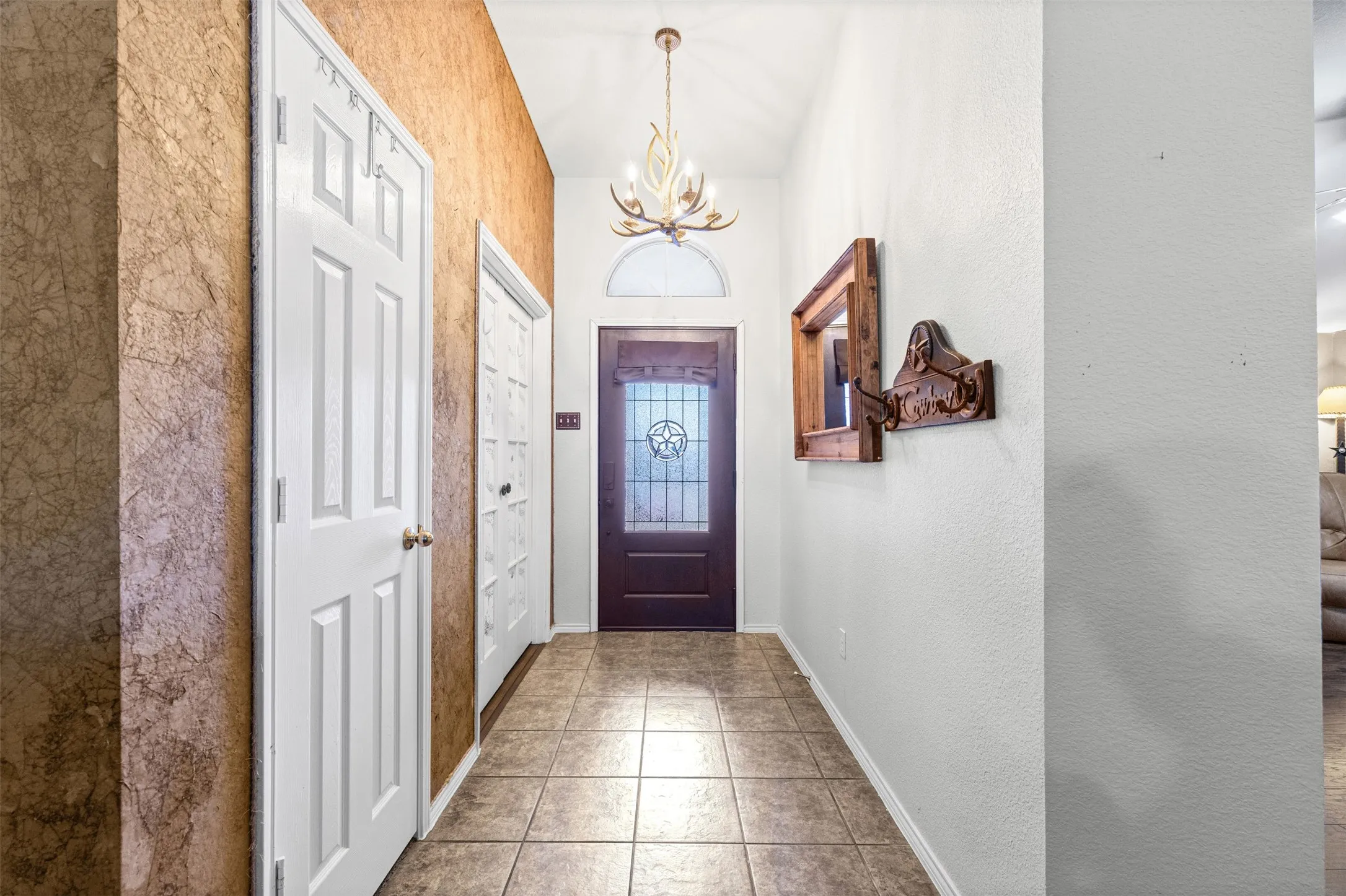 Single Family Residence For Sale in Ellis County , 4621 Cedar Run Drive, Midlothian, Texas 76065, 4 Bedroom, 2 Bathroom, 2 Garage spaces, 2,338 Sqft, built in 2005, mls#21347515, Real Estate Agent in Midlothian, Homes For Sale in Ellis county, Homes For Sale in Midlothian, Realtor in Midlothian Texas, Real Estate Brokerage Independent Realty Texas, Luminita Cordes Realtor