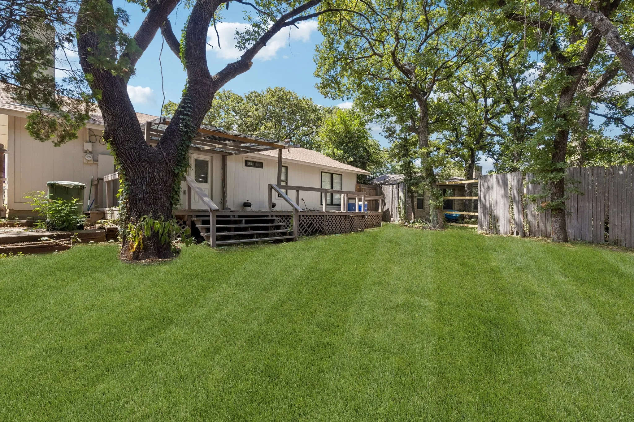Single Family Residence For Sale in Tarrant County , 4311 Rockwood Trail, Arlington, Texas 76016, 3 Bedroom, 2 Bathroom, 2 Garage spaces, 1,620 Sqft, built in 1978, mls#21356693, Real Estate Agent in Arlington, Homes For Sale in Tarrant county, Homes For Sale in Arlington, Realtor in Arlington Texas, Real Estate Brokerage Independent Realty Texas, Luminita Cordes Realtor