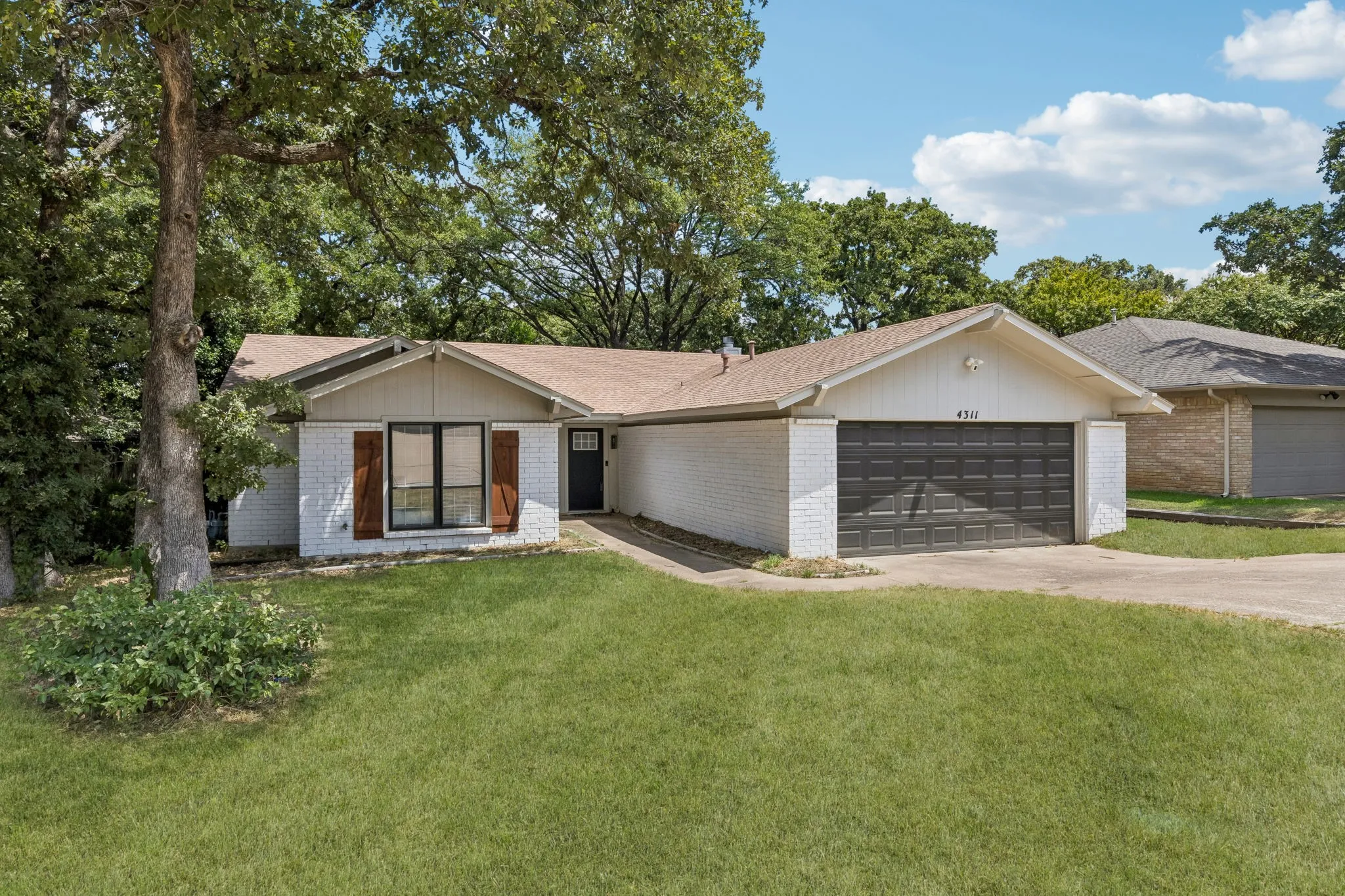 Single Family Residence For Sale in Tarrant County , 4311 Rockwood Trail, Arlington, Texas 76016, 3 Bedroom, 2 Bathroom, 2 Garage spaces, 1,620 Sqft, built in 1978, mls#21356693, Real Estate Agent in Arlington, Homes For Sale in Tarrant county, Homes For Sale in Arlington, Realtor in Arlington Texas, Real Estate Brokerage Independent Realty Texas, Luminita Cordes Realtor