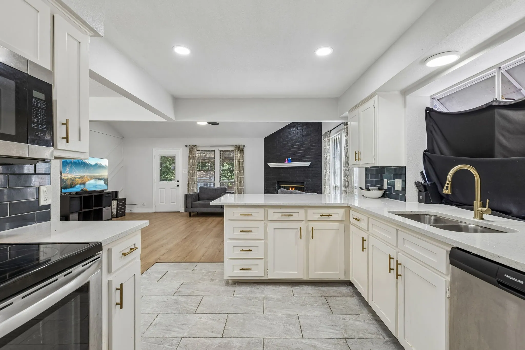 Single Family Residence For Sale in Tarrant County , 4311 Rockwood Trail, Arlington, Texas 76016, 3 Bedroom, 2 Bathroom, 2 Garage spaces, 1,620 Sqft, built in 1978, mls#21356693, Real Estate Agent in Arlington, Homes For Sale in Tarrant county, Homes For Sale in Arlington, Realtor in Arlington Texas, Real Estate Brokerage Independent Realty Texas, Luminita Cordes Realtor