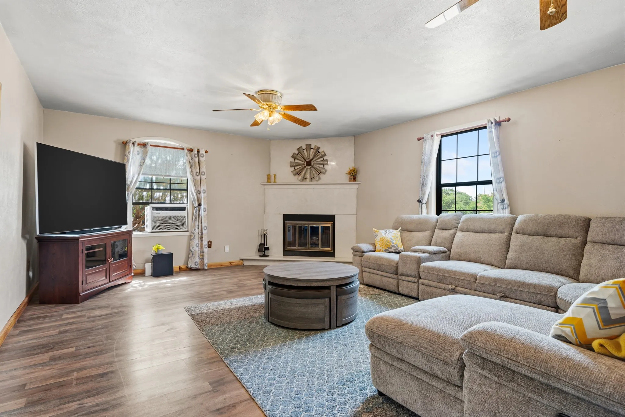 Manufactured Home For Sale in Collin County , 1695 Eastwood Road, Melissa, Texas 75454, 3 Bedroom, 2 Bathroom, 2 Garage spaces, 1,862 Sqft, built in 1969, Price $399,990, mls#21357295, Real Estate Agent in Melissa, Homes For Sale in Collin county, Homes For Sale in Melissa, Realtor in Melissa Texas, Real Estate Brokerage Independent Realty Texas, Luminita Cordes Realtor