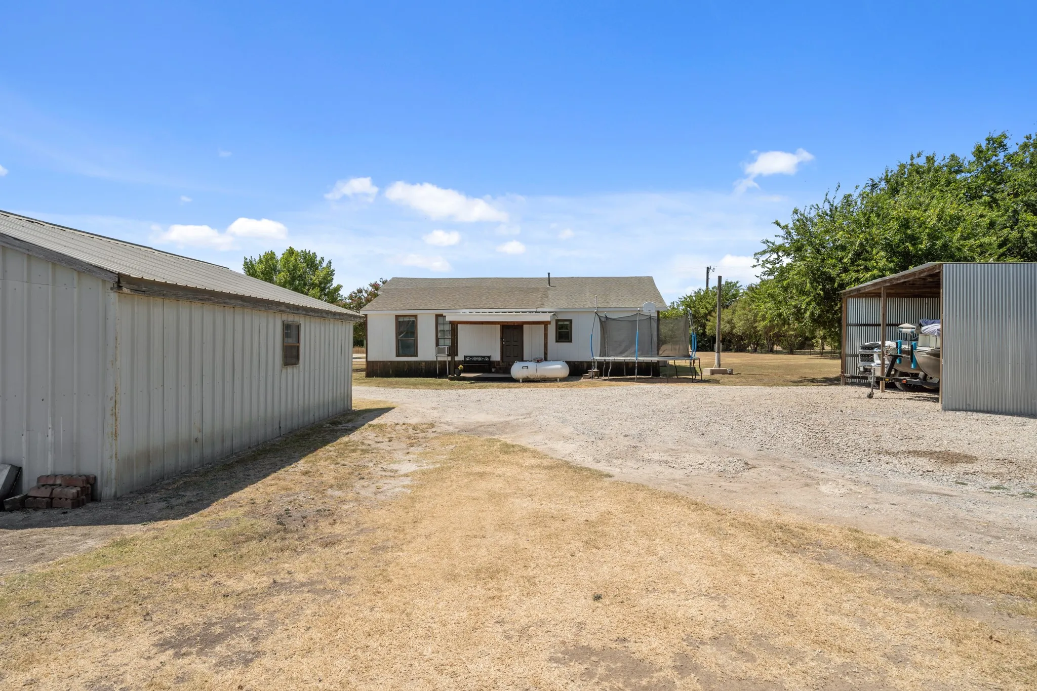 Manufactured Home For Sale in Collin County , 1695 Eastwood Road, Melissa, Texas 75454, 3 Bedroom, 2 Bathroom, 2 Garage spaces, 1,862 Sqft, built in 1969, Price $399,990, mls#21357295, Real Estate Agent in Melissa, Homes For Sale in Collin county, Homes For Sale in Melissa, Realtor in Melissa Texas, Real Estate Brokerage Independent Realty Texas, Luminita Cordes Realtor