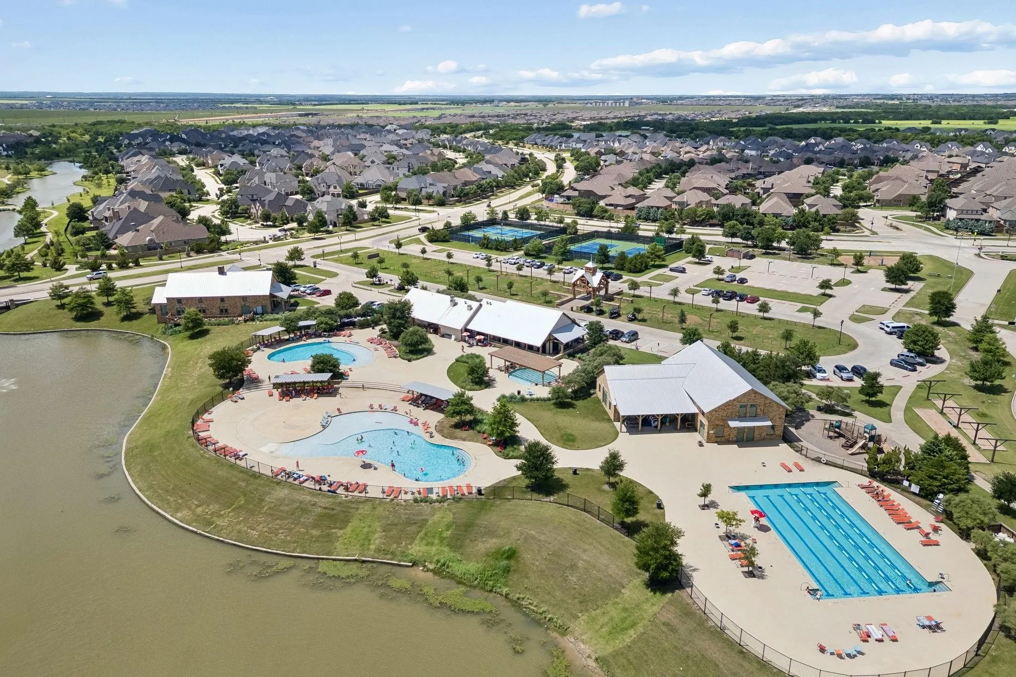 Single Family Residence For Sale in Collin County , 600 Overton Avenue, Celina, Texas 75009, 4 Bedroom, 3 Bathroom, 2 Garage spaces, 2,114 Sqft, built in 2017, mls#21356062, Real Estate Agent in Celina, Homes For Sale in Collin county, Homes For Sale in Celina, Realtor in Celina Texas, Real Estate Brokerage Independent Realty Texas, Luminita Cordes Realtor
