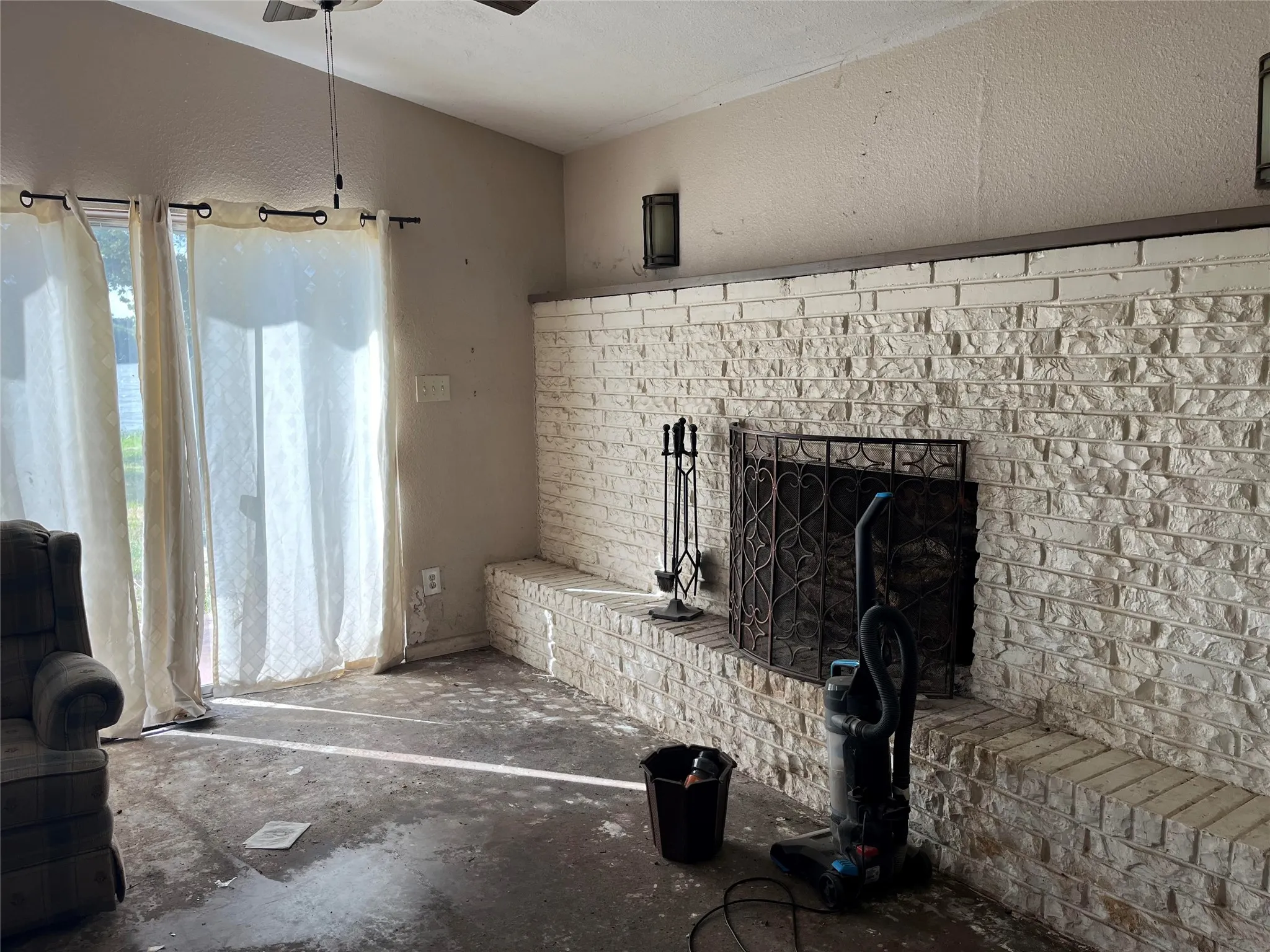 Single Family Residence For Sale in Limestone County , 415 Fm 2681, Mexia, Texas 76667, 2 Bedroom, 1 Bathroom, Garage spaces, 1,080 Sqft, built in 1969, mls#21356673, Real Estate Agent in Mexia, Homes For Sale in Limestone county, Homes For Sale in Mexia, Realtor in Mexia Texas, Real Estate Brokerage Independent Realty Texas, Luminita Cordes Realtor