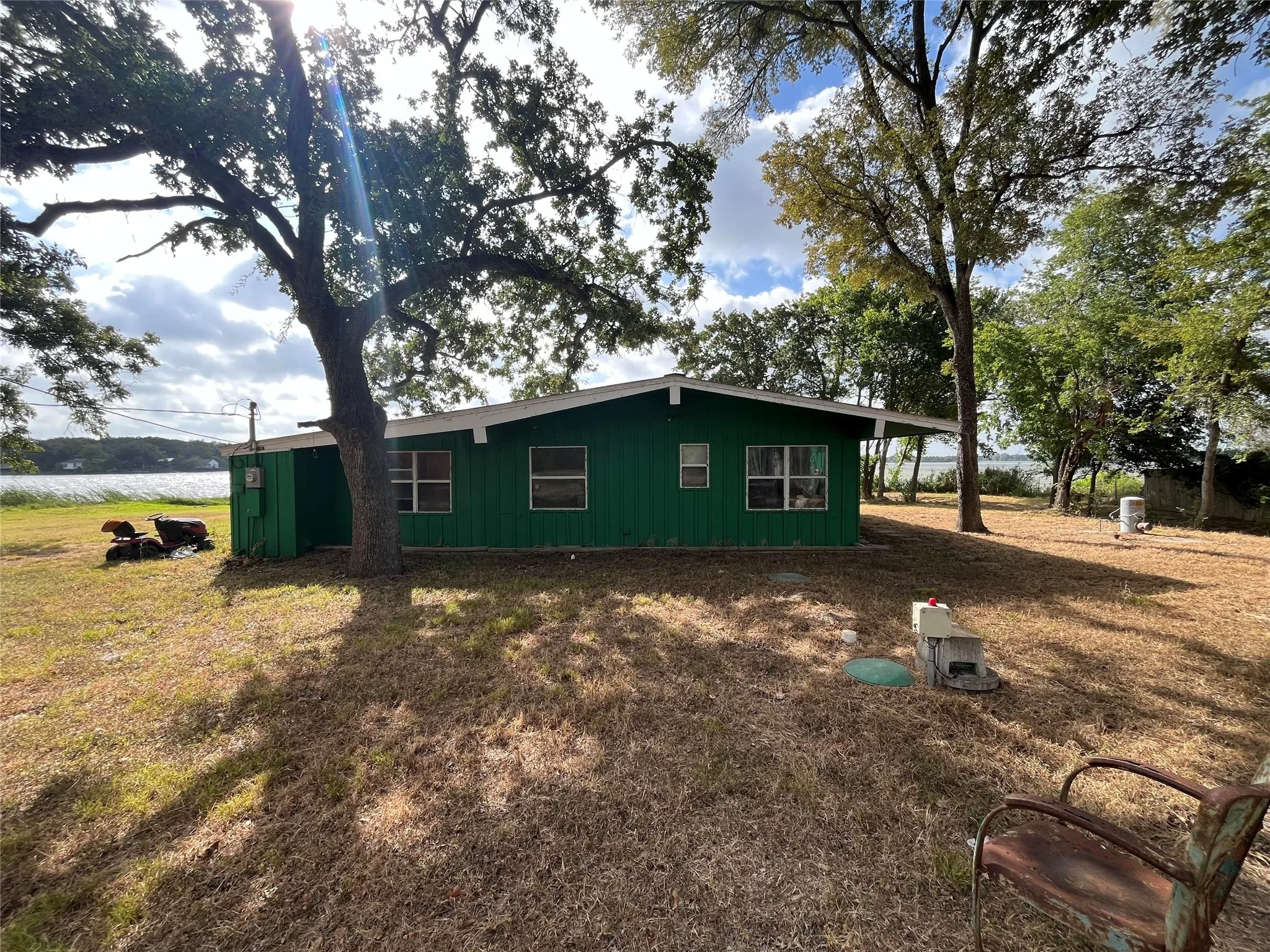 Single Family Residence For Sale in Limestone County , 415 Fm 2681, Mexia, Texas 76667, 2 Bedroom, 1 Bathroom, Garage spaces, 1,080 Sqft, built in 1969, mls#21356673, Real Estate Agent in Mexia, Homes For Sale in Limestone county, Homes For Sale in Mexia, Realtor in Mexia Texas, Real Estate Brokerage Independent Realty Texas, Luminita Cordes Realtor