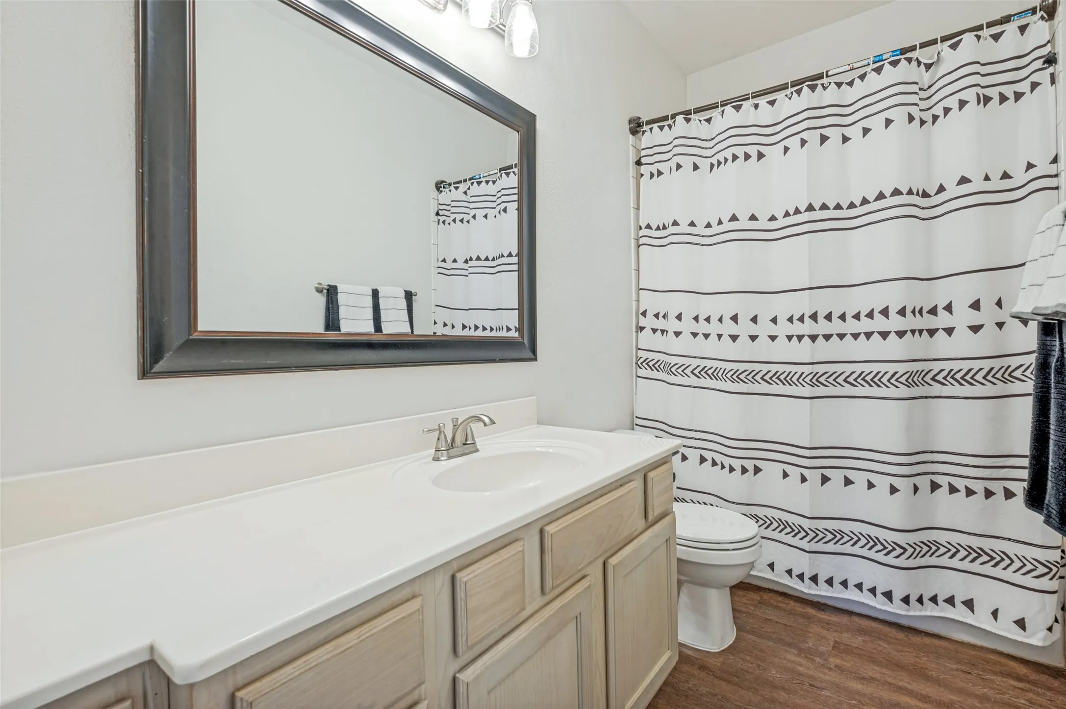 Single Family Residence For Sale in Denton County , 100 S Lakeview Drive, Lake Dallas, Texas 75065, 3 Bedroom, 2 Bathroom, 2 Garage spaces, 1,222 Sqft, built in 2005, mls#21331156, Real Estate Agent in Lake Dallas, Homes For Sale in Denton county, Homes For Sale in Lake Dallas, Realtor in Lake Dallas Texas, Real Estate Brokerage Independent Realty Texas, Luminita Cordes Realtor