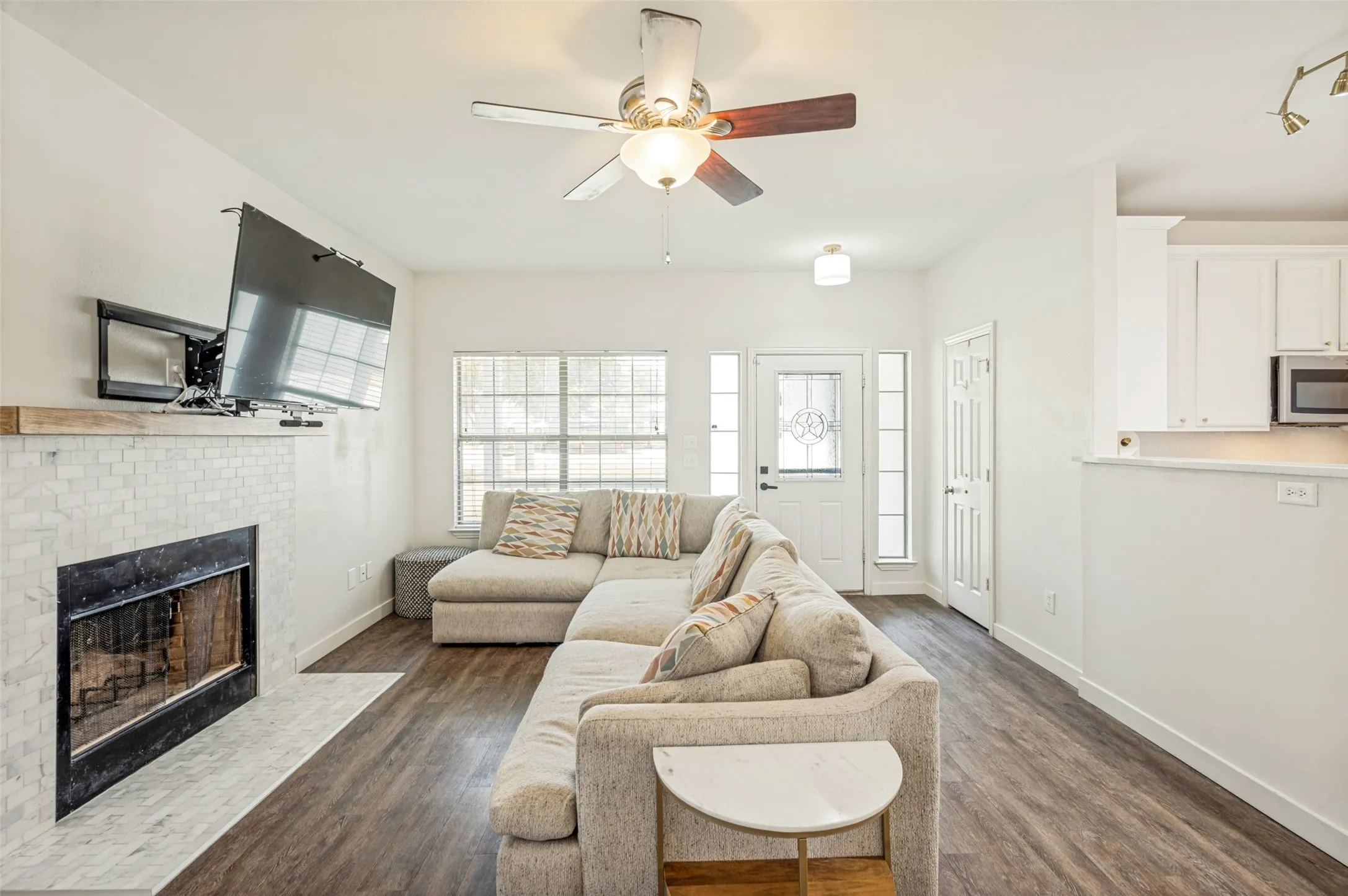Single Family Residence For Sale in Denton County , 100 S Lakeview Drive, Lake Dallas, Texas 75065, 3 Bedroom, 2 Bathroom, 2 Garage spaces, 1,222 Sqft, built in 2005, mls#21331156, Real Estate Agent in Lake Dallas, Homes For Sale in Denton county, Homes For Sale in Lake Dallas, Realtor in Lake Dallas Texas, Real Estate Brokerage Independent Realty Texas, Luminita Cordes Realtor
