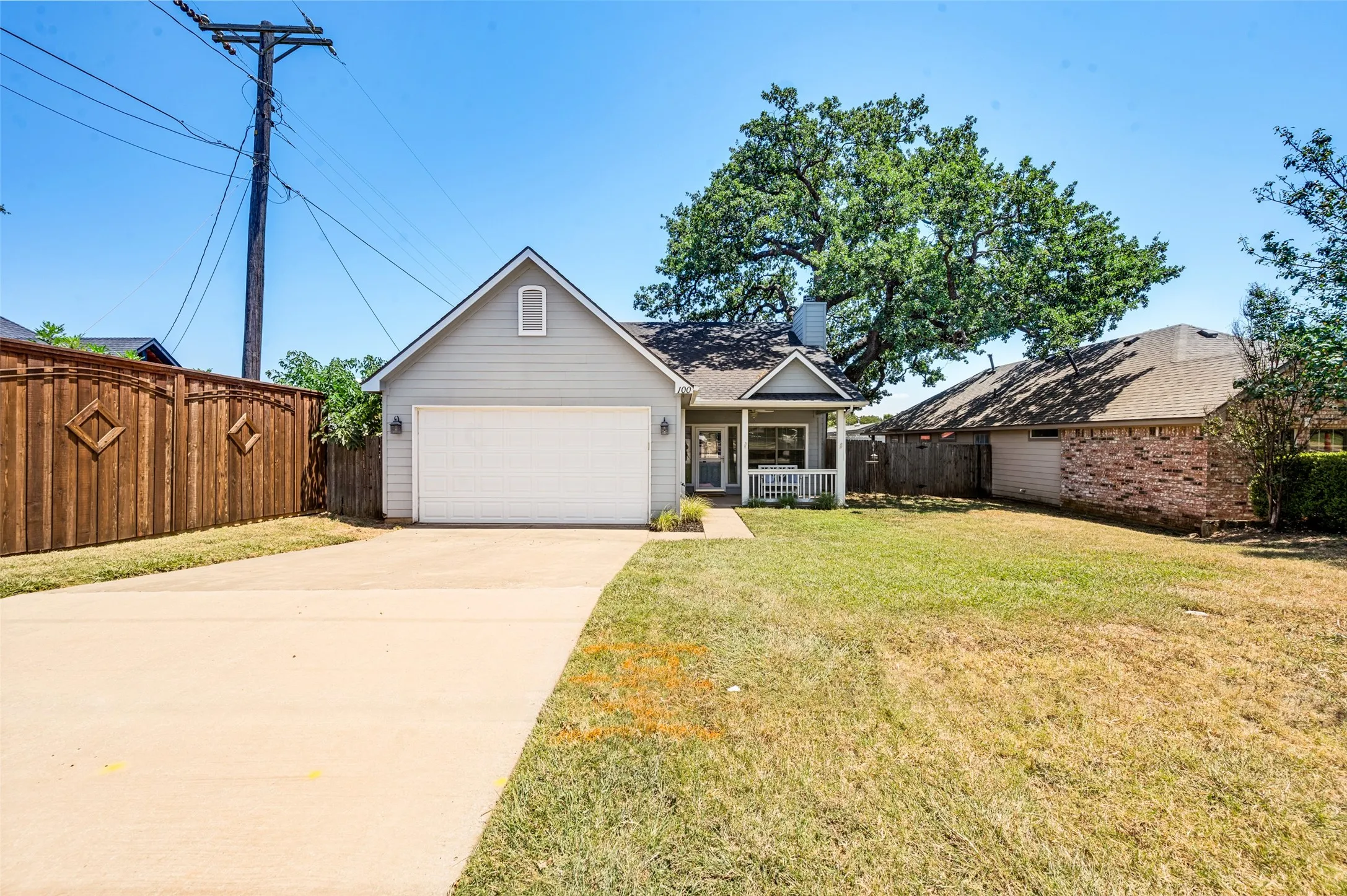 Single Family Residence For Sale in Denton County , 100 S Lakeview Drive, Lake Dallas, Texas 75065, 3 Bedroom, 2 Bathroom, 2 Garage spaces, 1,222 Sqft, built in 2005, mls#21331156, Real Estate Agent in Lake Dallas, Homes For Sale in Denton county, Homes For Sale in Lake Dallas, Realtor in Lake Dallas Texas, Real Estate Brokerage Independent Realty Texas, Luminita Cordes Realtor