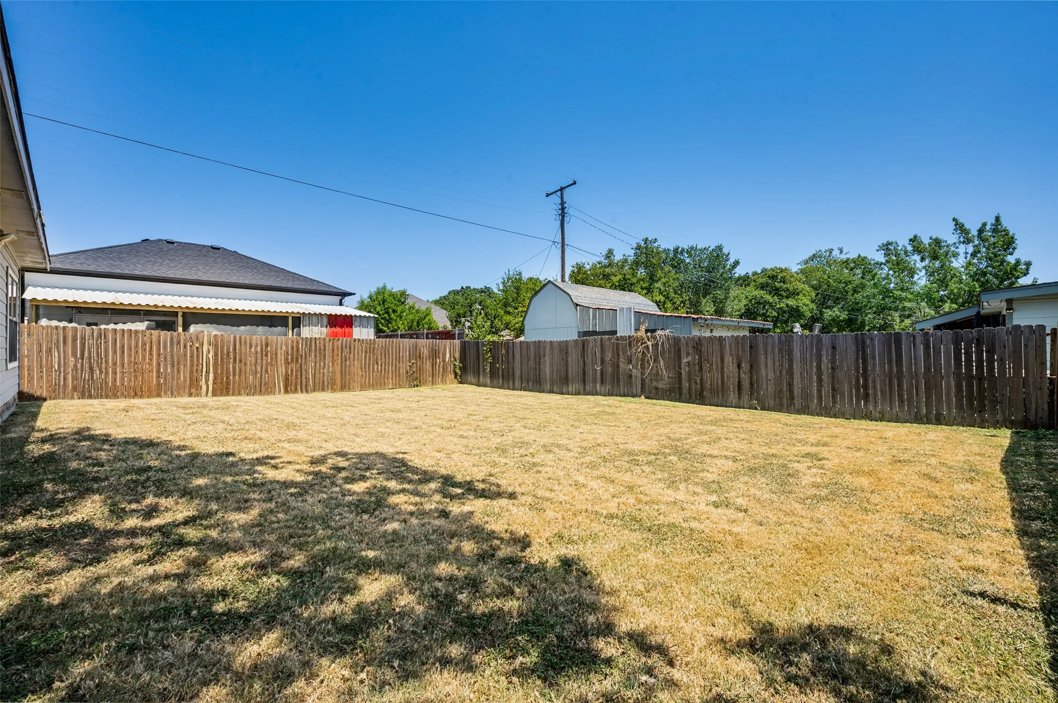 Single Family Residence For Sale in Denton County , 100 S Lakeview Drive, Lake Dallas, Texas 75065, 3 Bedroom, 2 Bathroom, 2 Garage spaces, 1,222 Sqft, built in 2005, mls#21331156, Real Estate Agent in Lake Dallas, Homes For Sale in Denton county, Homes For Sale in Lake Dallas, Realtor in Lake Dallas Texas, Real Estate Brokerage Independent Realty Texas, Luminita Cordes Realtor