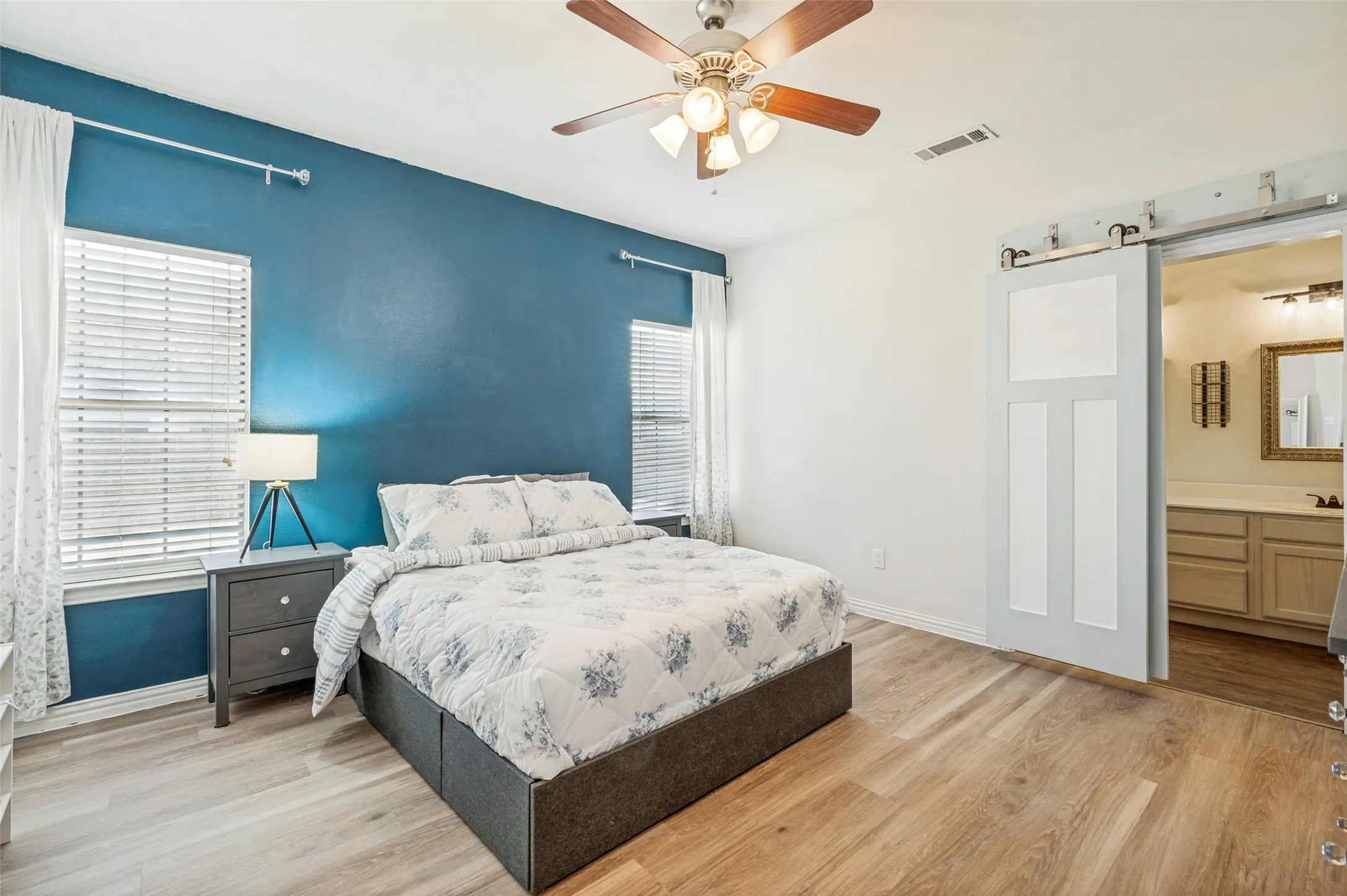 Single Family Residence For Sale in Denton County , 100 S Lakeview Drive, Lake Dallas, Texas 75065, 3 Bedroom, 2 Bathroom, 2 Garage spaces, 1,222 Sqft, built in 2005, mls#21331156, Real Estate Agent in Lake Dallas, Homes For Sale in Denton county, Homes For Sale in Lake Dallas, Realtor in Lake Dallas Texas, Real Estate Brokerage Independent Realty Texas, Luminita Cordes Realtor