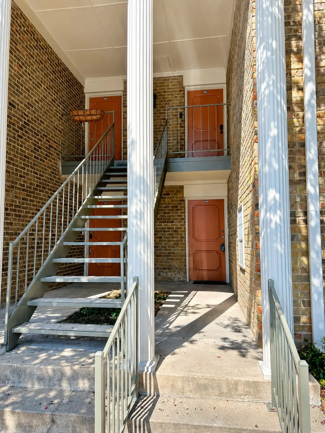 Condominium For Sale in Dallas County , 15931 Stillwood Street 1096, Dallas, Texas 75248, 1 Bedroom, 1 Bathroom, Garage spaces, 606 Sqft, built in 1968, mls#21355705, Real Estate Agent in Dallas, Homes For Sale in Dallas county, Homes For Sale in Dallas, Realtor in Dallas Texas, Real Estate Brokerage Independent Realty Texas, Luminita Cordes Realtor