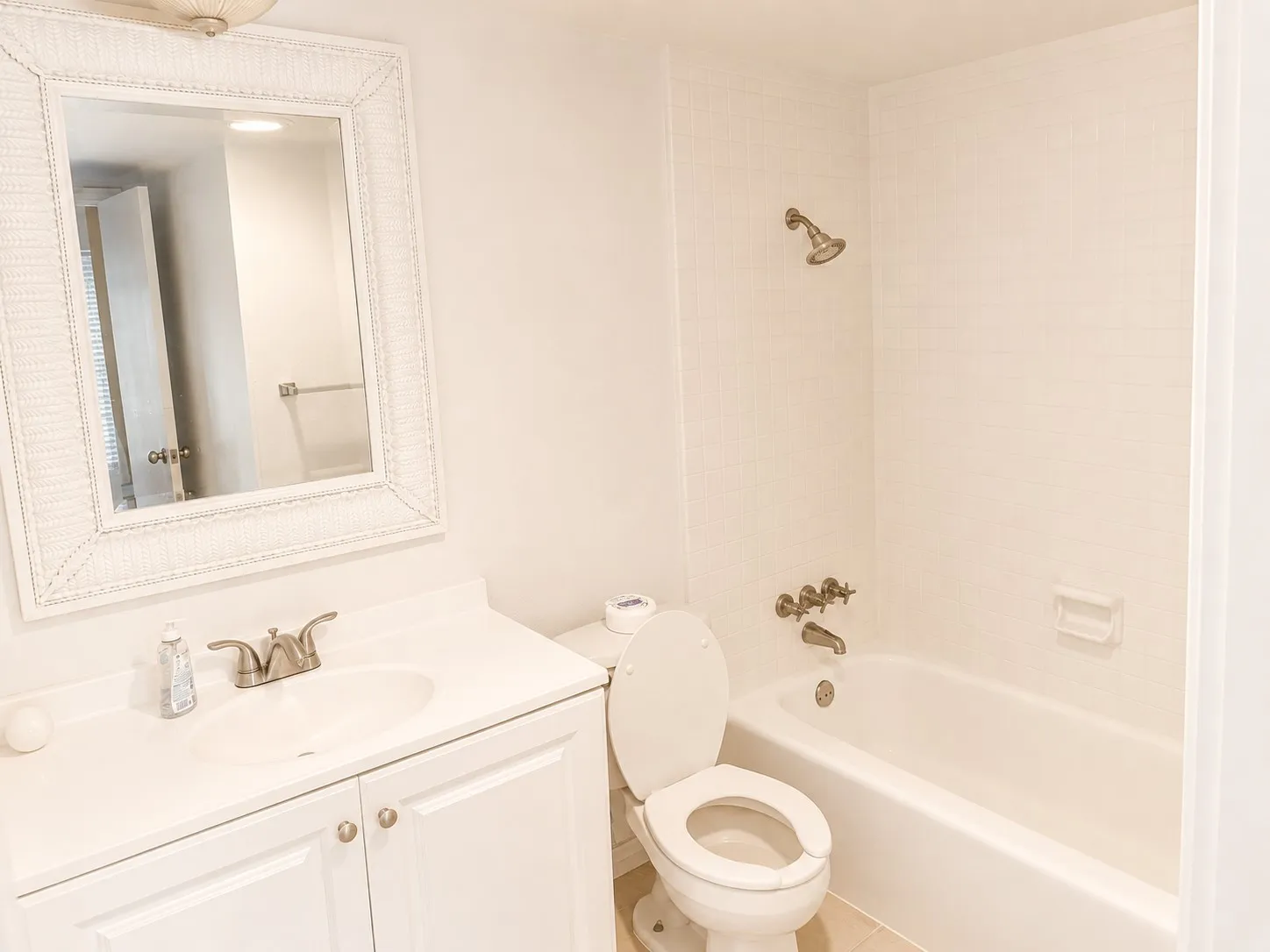 Condominium For Sale in Dallas County , 15931 Stillwood Street 1096, Dallas, Texas 75248, 1 Bedroom, 1 Bathroom, Garage spaces, 606 Sqft, built in 1968, mls#21355705, Real Estate Agent in Dallas, Homes For Sale in Dallas county, Homes For Sale in Dallas, Realtor in Dallas Texas, Real Estate Brokerage Independent Realty Texas, Luminita Cordes Realtor