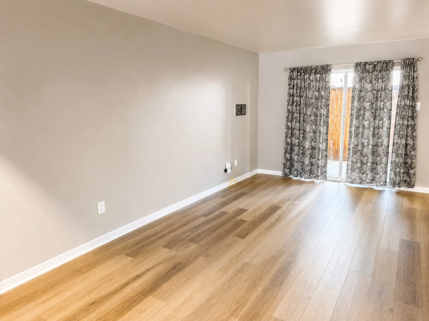 Condominium For Sale in Dallas County , 15931 Stillwood Street 1096, Dallas, Texas 75248, 1 Bedroom, 1 Bathroom, Garage spaces, 606 Sqft, built in 1968, mls#21355705, Real Estate Agent in Dallas, Homes For Sale in Dallas county, Homes For Sale in Dallas, Realtor in Dallas Texas, Real Estate Brokerage Independent Realty Texas, Luminita Cordes Realtor