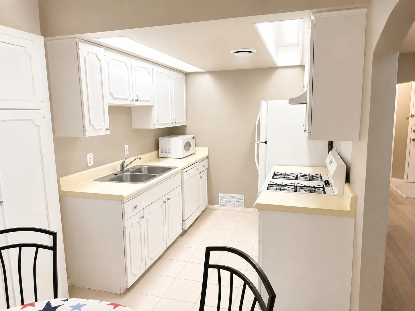 Condominium For Sale in Dallas County , 15931 Stillwood Street 1096, Dallas, Texas 75248, 1 Bedroom, 1 Bathroom, Garage spaces, 606 Sqft, built in 1968, mls#21355705, Real Estate Agent in Dallas, Homes For Sale in Dallas county, Homes For Sale in Dallas, Realtor in Dallas Texas, Real Estate Brokerage Independent Realty Texas, Luminita Cordes Realtor