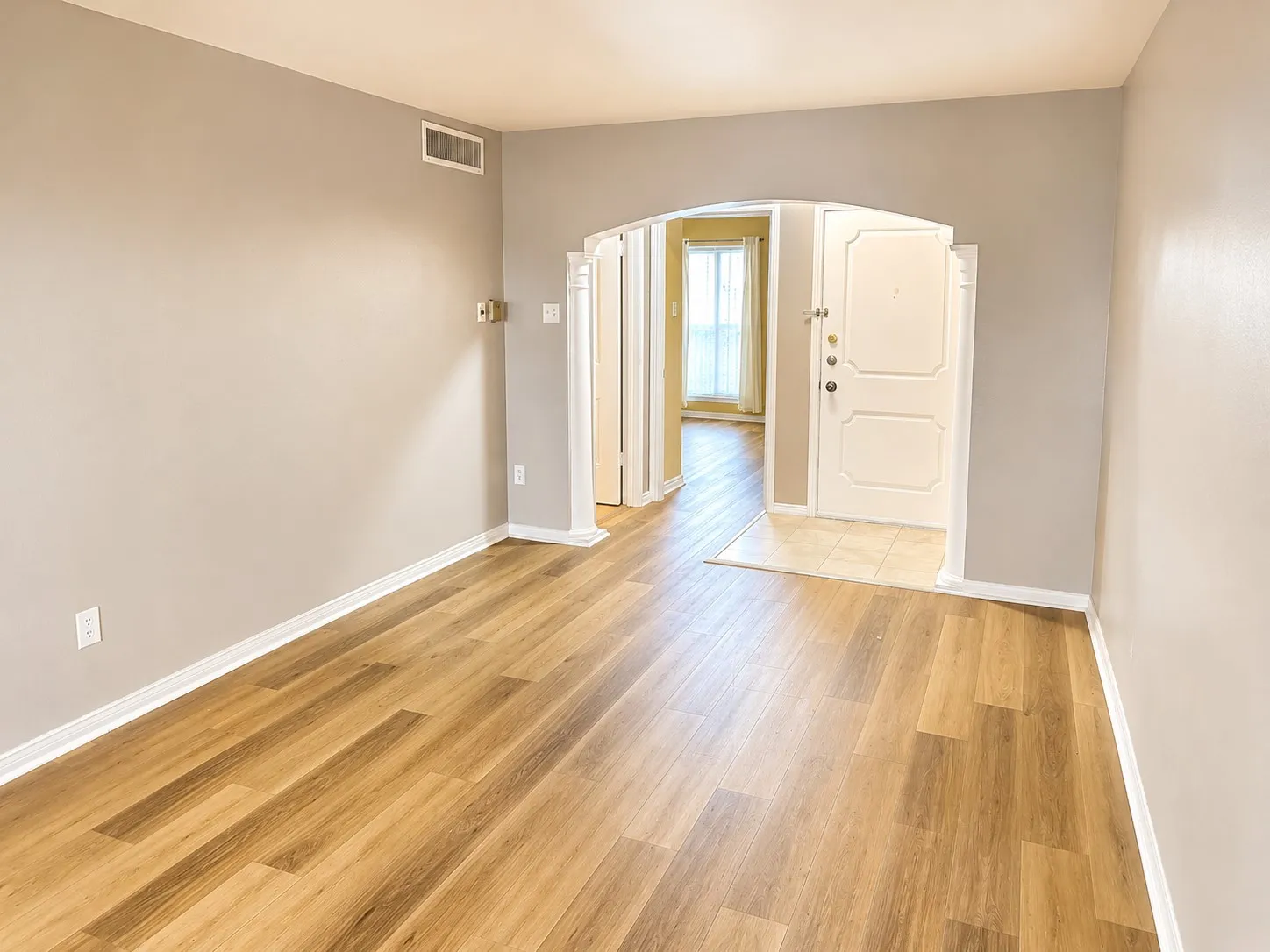 Condominium For Sale in Dallas County , 15931 Stillwood Street 1096, Dallas, Texas 75248, 1 Bedroom, 1 Bathroom, Garage spaces, 606 Sqft, built in 1968, mls#21355705, Real Estate Agent in Dallas, Homes For Sale in Dallas county, Homes For Sale in Dallas, Realtor in Dallas Texas, Real Estate Brokerage Independent Realty Texas, Luminita Cordes Realtor