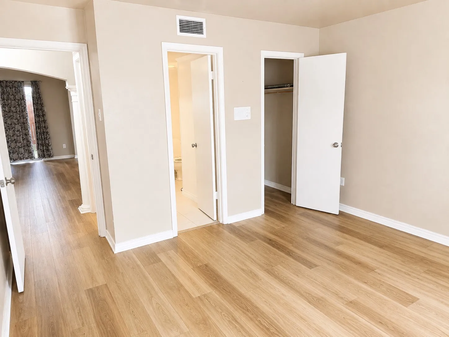 Condominium For Sale in Dallas County , 15931 Stillwood Street 1096, Dallas, Texas 75248, 1 Bedroom, 1 Bathroom, Garage spaces, 606 Sqft, built in 1968, mls#21355705, Real Estate Agent in Dallas, Homes For Sale in Dallas county, Homes For Sale in Dallas, Realtor in Dallas Texas, Real Estate Brokerage Independent Realty Texas, Luminita Cordes Realtor