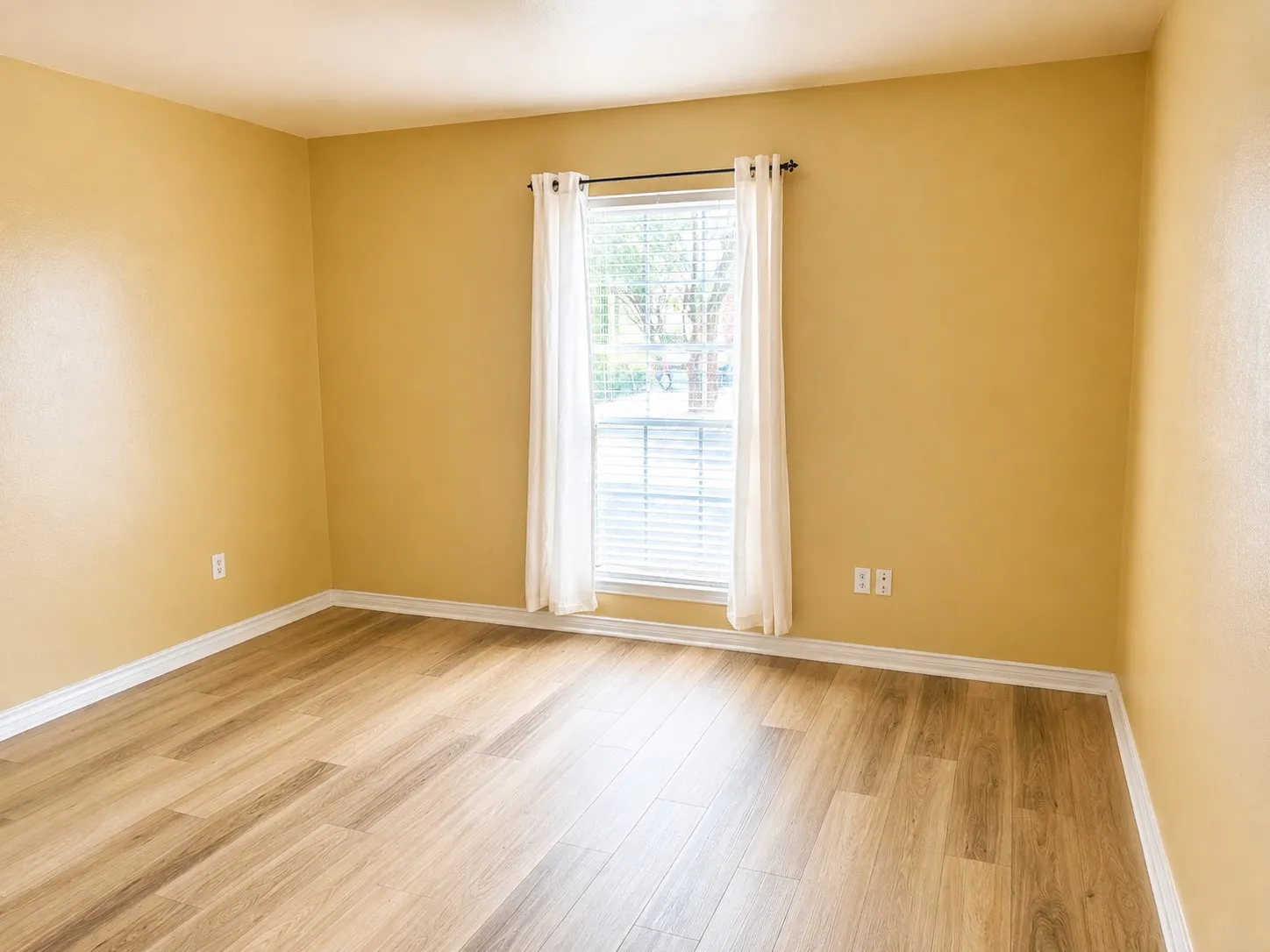 Condominium For Sale in Dallas County , 15931 Stillwood Street 1096, Dallas, Texas 75248, 1 Bedroom, 1 Bathroom, Garage spaces, 606 Sqft, built in 1968, mls#21355705, Real Estate Agent in Dallas, Homes For Sale in Dallas county, Homes For Sale in Dallas, Realtor in Dallas Texas, Real Estate Brokerage Independent Realty Texas, Luminita Cordes Realtor
