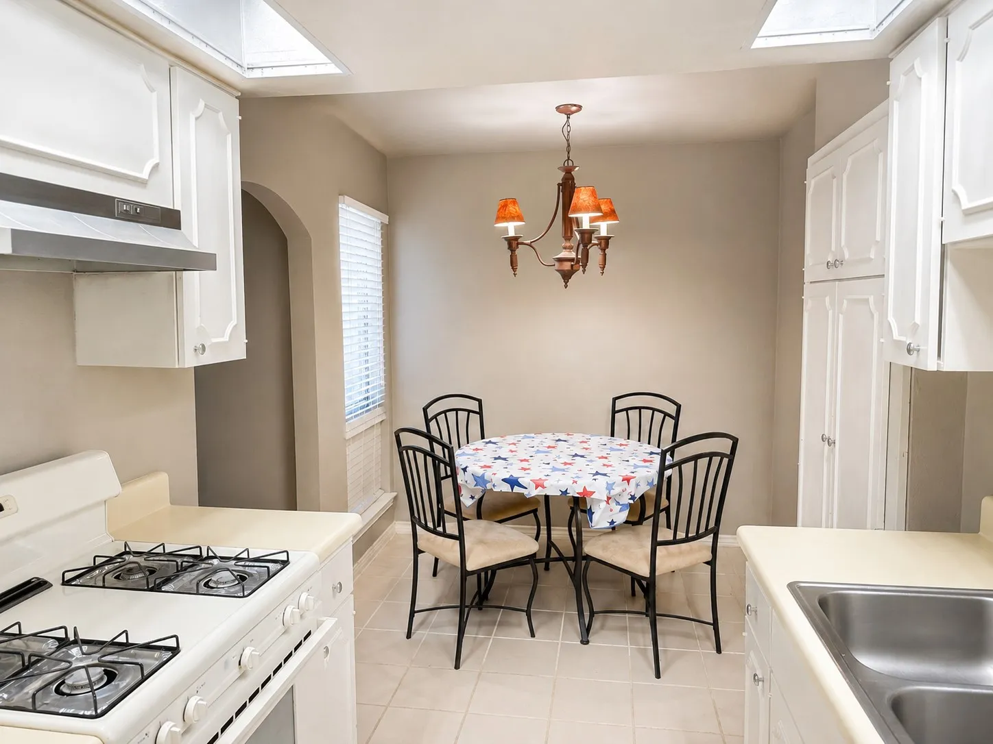 Condominium For Sale in Dallas County , 15931 Stillwood Street 1096, Dallas, Texas 75248, 1 Bedroom, 1 Bathroom, Garage spaces, 606 Sqft, built in 1968, mls#21355705, Real Estate Agent in Dallas, Homes For Sale in Dallas county, Homes For Sale in Dallas, Realtor in Dallas Texas, Real Estate Brokerage Independent Realty Texas, Luminita Cordes Realtor