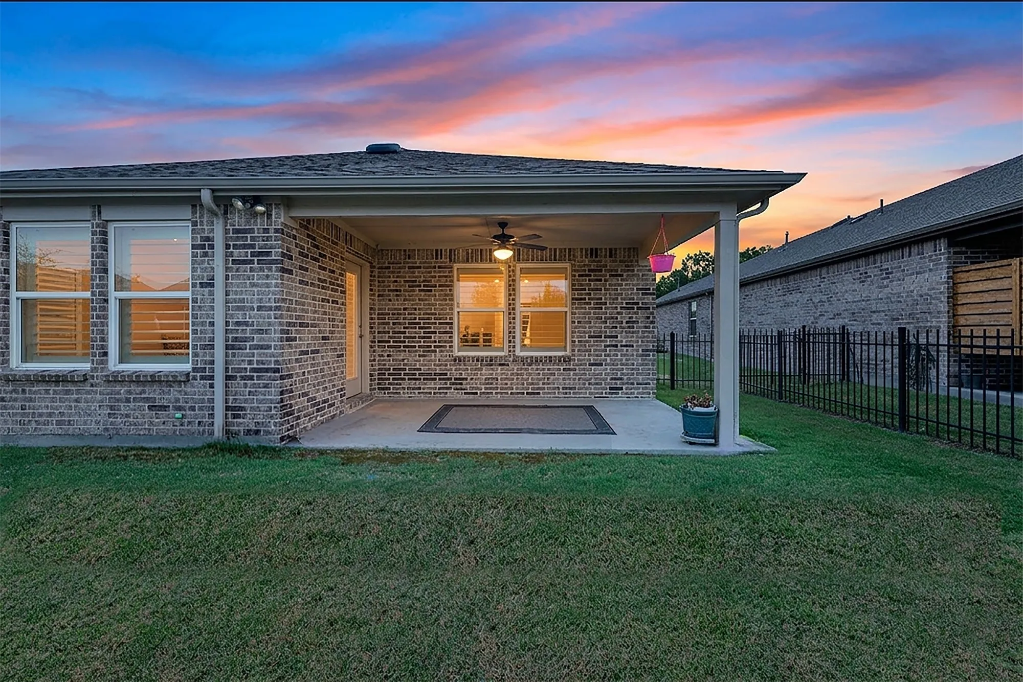 Single Family Residence For Sale in Collin County , 913 Rough Hollow Drive, Mc Kinney, Texas 75071, 2 Bedroom, 2 Bathroom, 2 Garage spaces, 1,550 Sqft, built in 2019, mls#21354964, Real Estate Agent in Mc Kinney, Homes For Sale in Collin county, Homes For Sale in Mc Kinney, Realtor in Mc Kinney Texas, Real Estate Brokerage Independent Realty Texas, Luminita Cordes Realtor