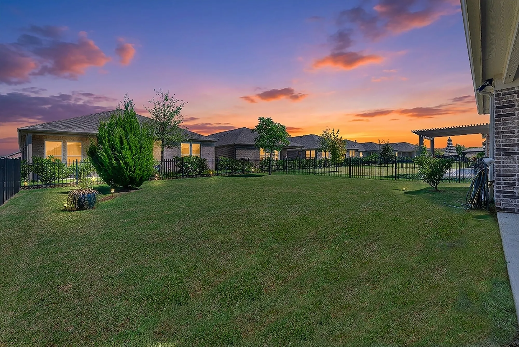 Single Family Residence For Sale in Collin County , 913 Rough Hollow Drive, Mc Kinney, Texas 75071, 2 Bedroom, 2 Bathroom, 2 Garage spaces, 1,550 Sqft, built in 2019, mls#21354964, Real Estate Agent in Mc Kinney, Homes For Sale in Collin county, Homes For Sale in Mc Kinney, Realtor in Mc Kinney Texas, Real Estate Brokerage Independent Realty Texas, Luminita Cordes Realtor