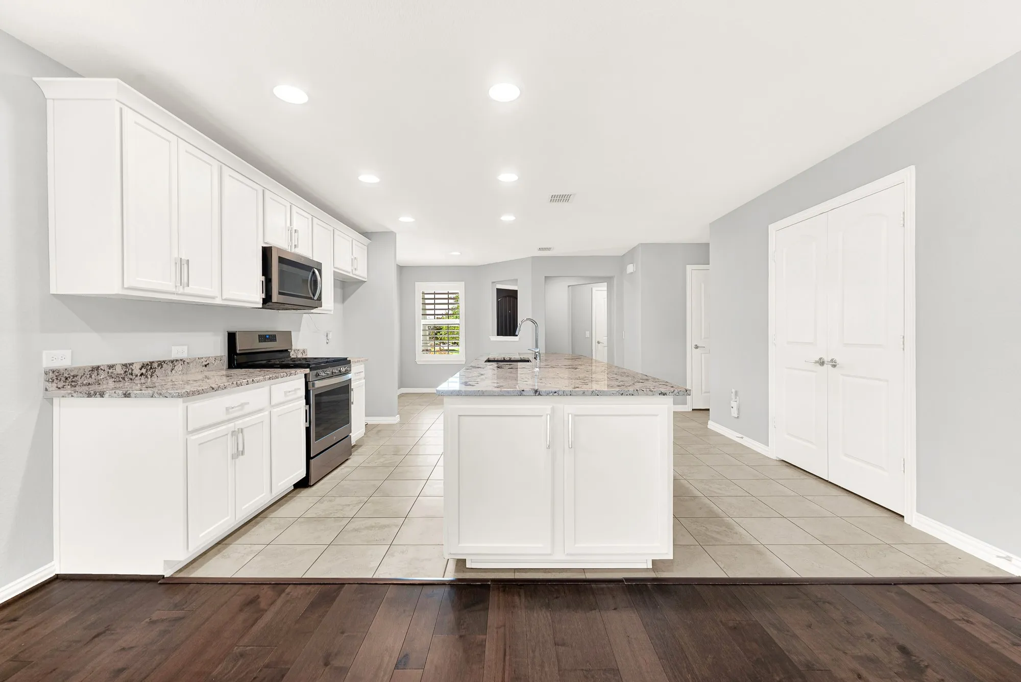 Single Family Residence For Sale in Collin County , 913 Rough Hollow Drive, Mc Kinney, Texas 75071, 2 Bedroom, 2 Bathroom, 2 Garage spaces, 1,550 Sqft, built in 2019, mls#21354964, Real Estate Agent in Mc Kinney, Homes For Sale in Collin county, Homes For Sale in Mc Kinney, Realtor in Mc Kinney Texas, Real Estate Brokerage Independent Realty Texas, Luminita Cordes Realtor