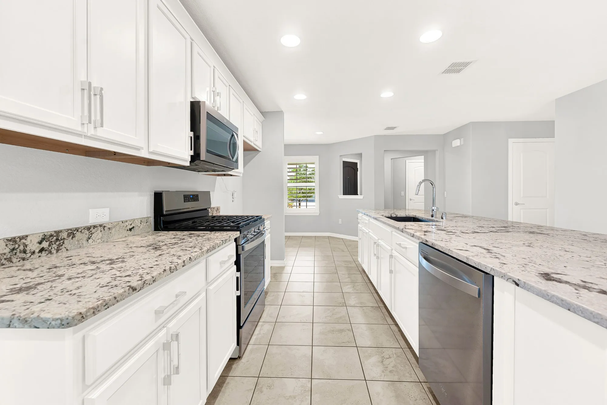 Single Family Residence For Sale in Collin County , 913 Rough Hollow Drive, Mc Kinney, Texas 75071, 2 Bedroom, 2 Bathroom, 2 Garage spaces, 1,550 Sqft, built in 2019, mls#21354964, Real Estate Agent in Mc Kinney, Homes For Sale in Collin county, Homes For Sale in Mc Kinney, Realtor in Mc Kinney Texas, Real Estate Brokerage Independent Realty Texas, Luminita Cordes Realtor