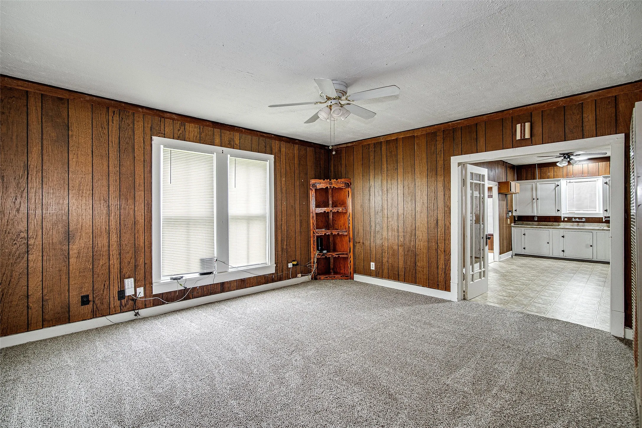 Single Family Residence For Rent in Johnson County , 507 W Heard Street, Cleburne, Texas 76033, 2 Bedroom, 1 Bathroom, 2 Garage spaces, 1,302 Sqft, built in 1982, mls#21357418, Real Estate Agent in Cleburne, Homes For Rent in Johnson county, Homes For Rent in Cleburne, Realtor in Cleburne Texas, Real Estate Brokerage Independent Realty Texas, Luminita Cordes Realtor