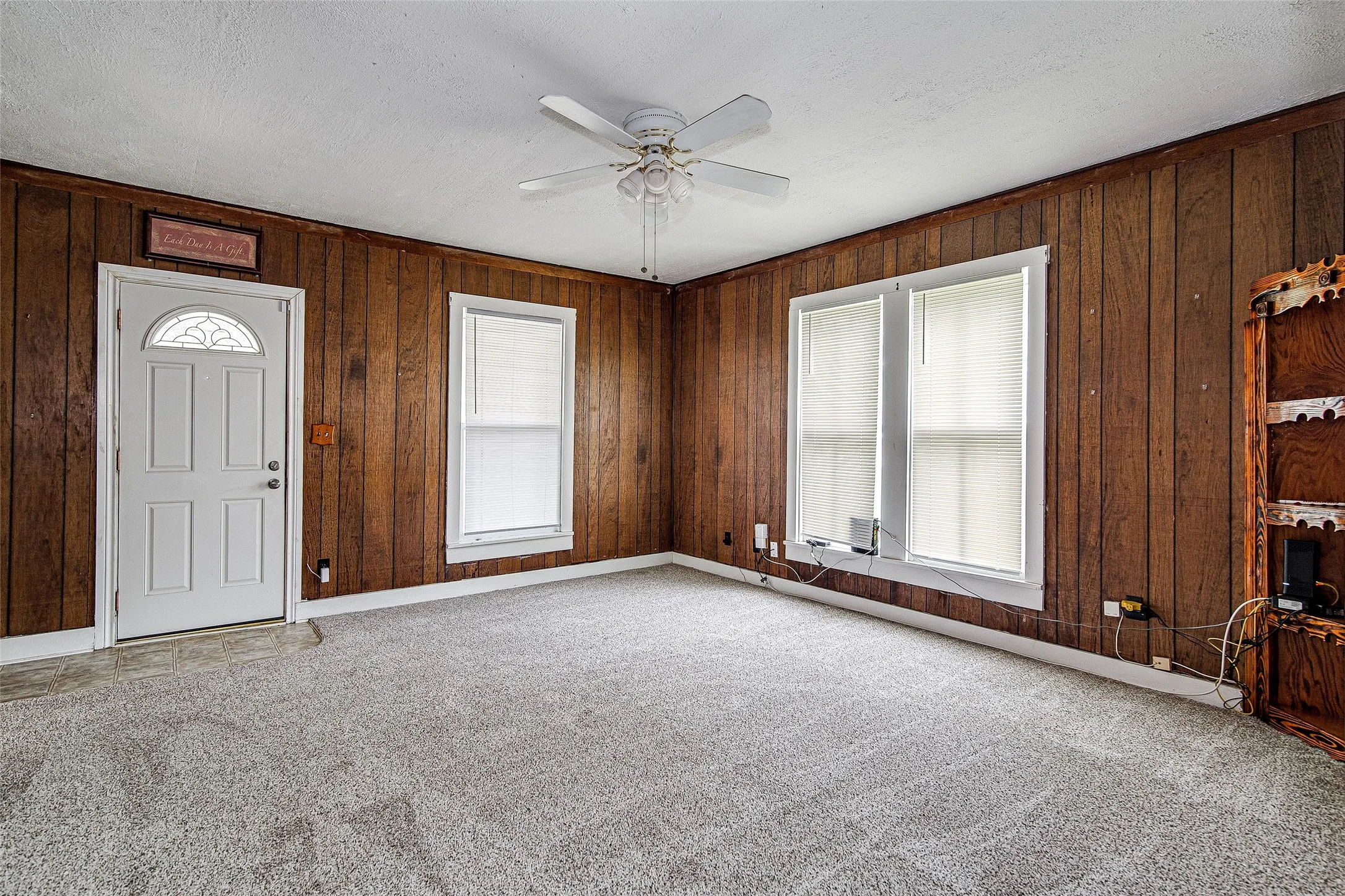 Single Family Residence For Rent in Johnson County , 507 W Heard Street, Cleburne, Texas 76033, 2 Bedroom, 1 Bathroom, 2 Garage spaces, 1,302 Sqft, built in 1982, mls#21357418, Real Estate Agent in Cleburne, Homes For Rent in Johnson county, Homes For Rent in Cleburne, Realtor in Cleburne Texas, Real Estate Brokerage Independent Realty Texas, Luminita Cordes Realtor