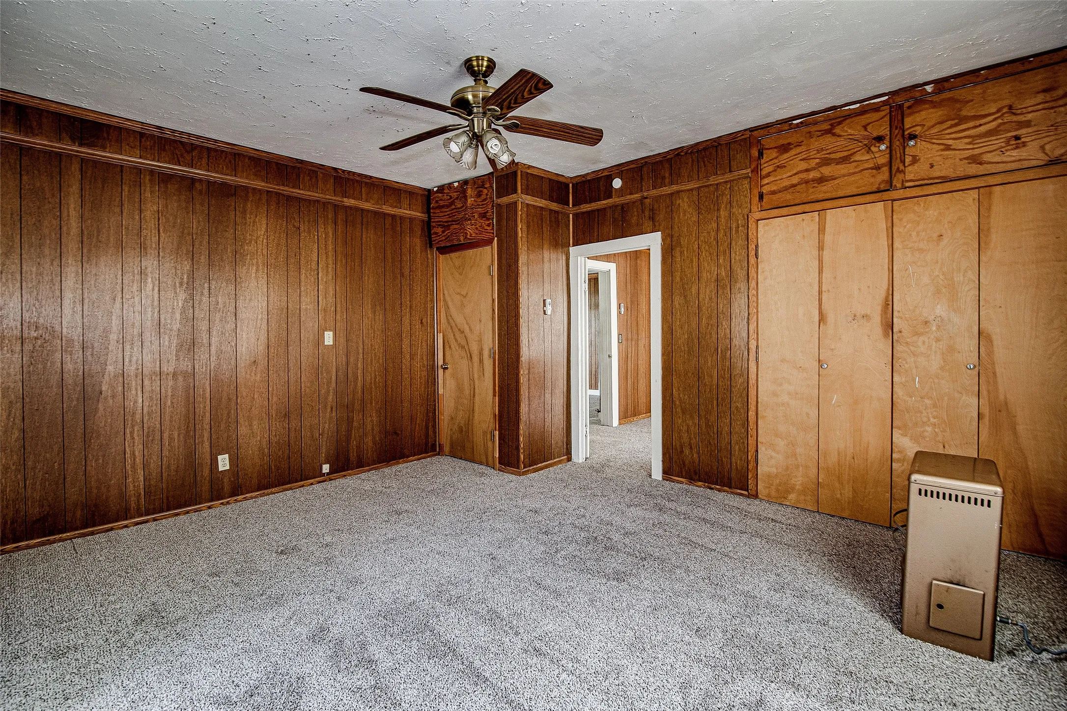 Single Family Residence For Rent in Johnson County , 507 W Heard Street, Cleburne, Texas 76033, 2 Bedroom, 1 Bathroom, 2 Garage spaces, 1,302 Sqft, built in 1982, mls#21357418, Real Estate Agent in Cleburne, Homes For Rent in Johnson county, Homes For Rent in Cleburne, Realtor in Cleburne Texas, Real Estate Brokerage Independent Realty Texas, Luminita Cordes Realtor