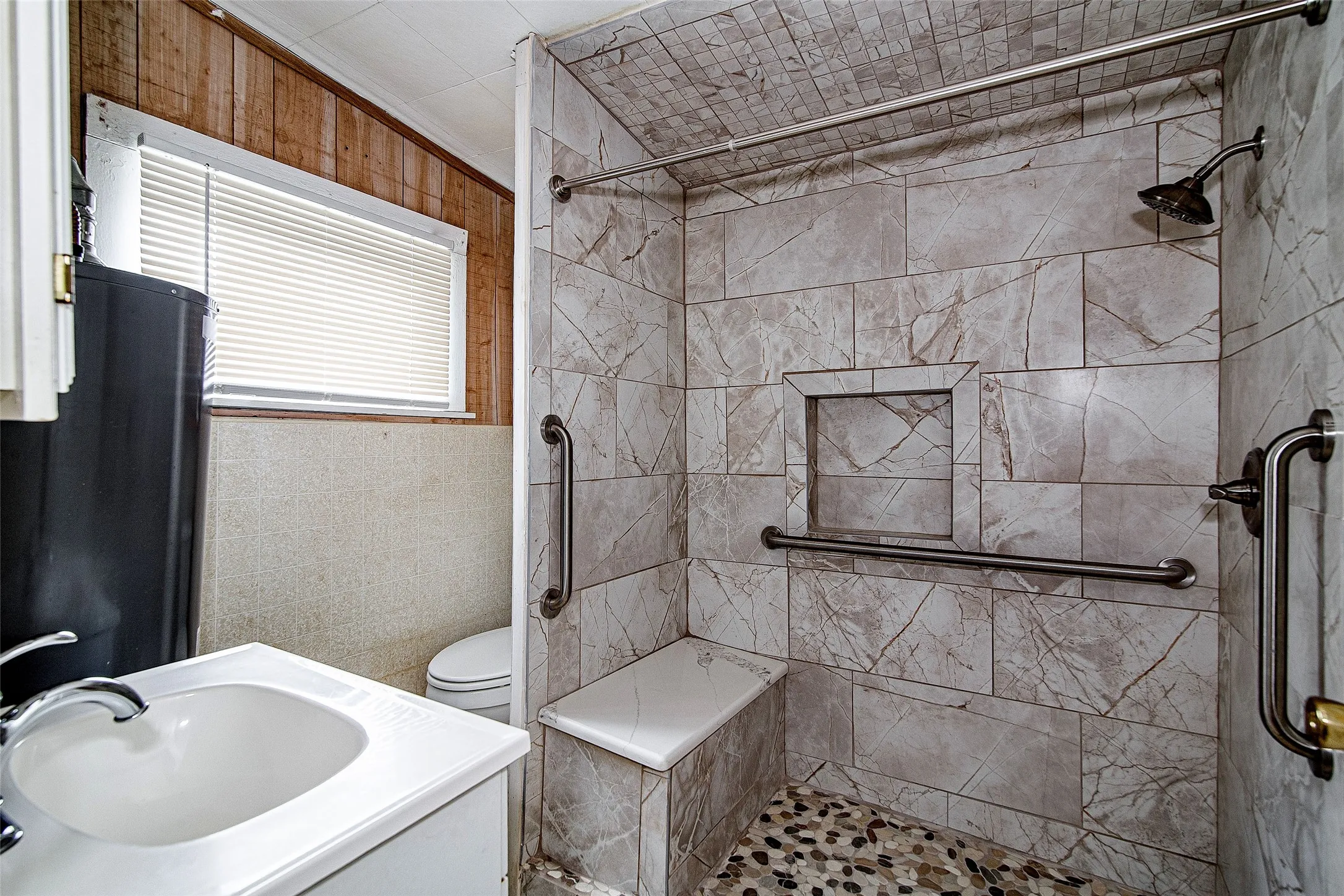 Single Family Residence For Rent in Johnson County , 507 W Heard Street, Cleburne, Texas 76033, 2 Bedroom, 1 Bathroom, 2 Garage spaces, 1,302 Sqft, built in 1982, mls#21357418, Real Estate Agent in Cleburne, Homes For Rent in Johnson county, Homes For Rent in Cleburne, Realtor in Cleburne Texas, Real Estate Brokerage Independent Realty Texas, Luminita Cordes Realtor