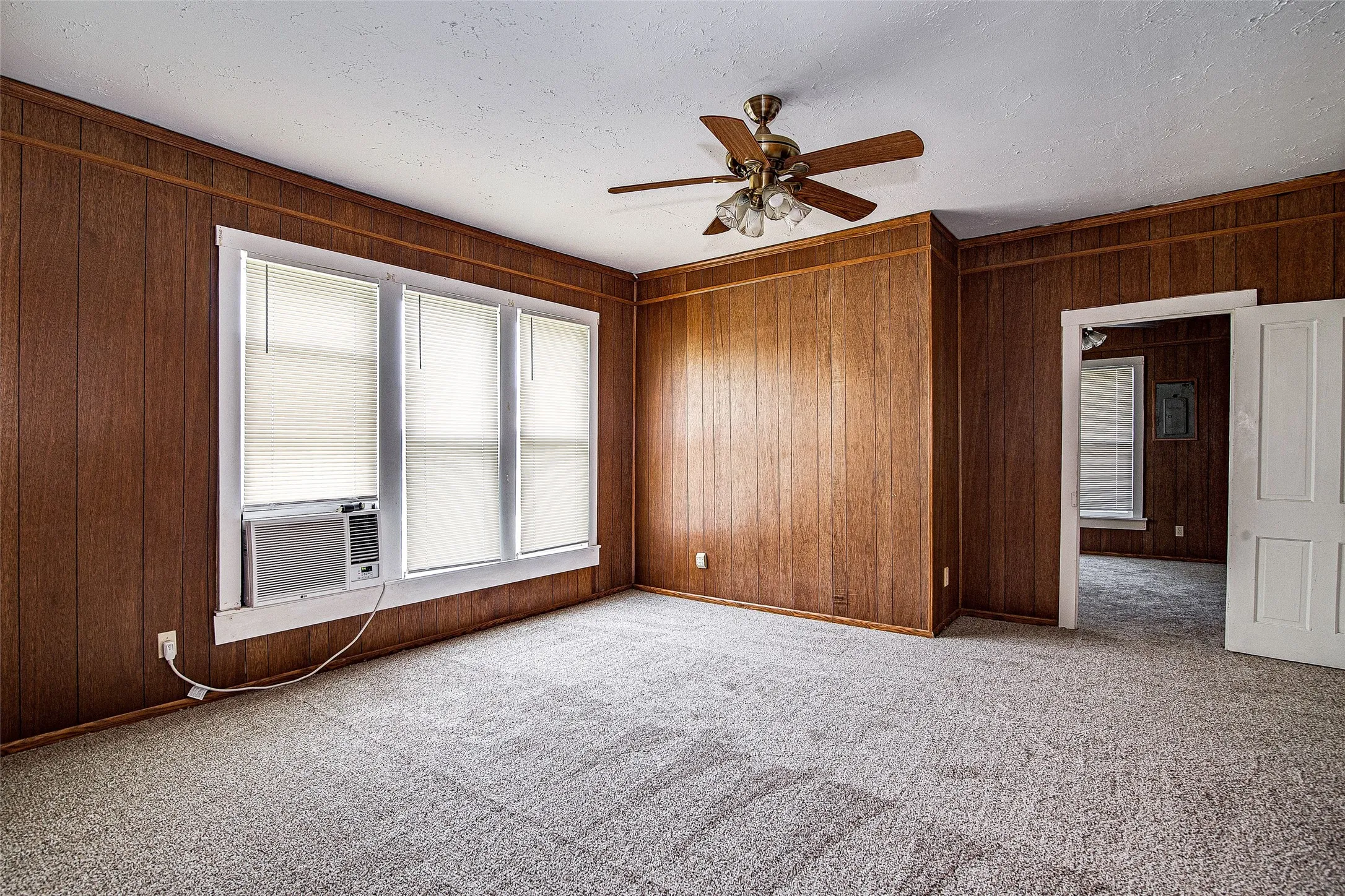 Single Family Residence For Rent in Johnson County , 507 W Heard Street, Cleburne, Texas 76033, 2 Bedroom, 1 Bathroom, 2 Garage spaces, 1,302 Sqft, built in 1982, mls#21357418, Real Estate Agent in Cleburne, Homes For Rent in Johnson county, Homes For Rent in Cleburne, Realtor in Cleburne Texas, Real Estate Brokerage Independent Realty Texas, Luminita Cordes Realtor