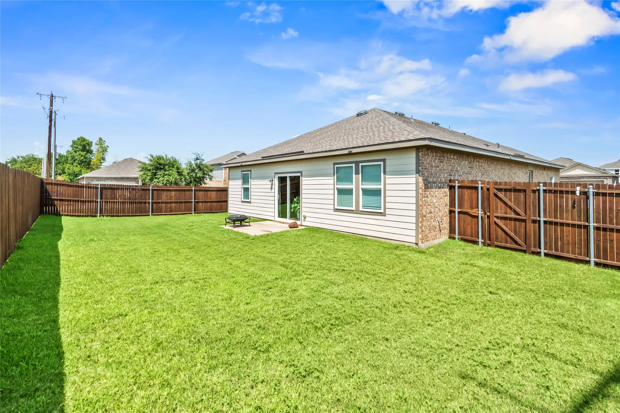 Single Family Residence For Sale in Tarrant County , 500 Swift Current Drive, Crowley, Texas 76036, 4 Bedroom, 2 Bathroom, 2 Garage spaces, 1,940 Sqft, built in 2019, Price $285,000, mls#21355013, Real Estate Agent in Crowley, Homes For Sale in Tarrant county, Homes For Sale in Crowley, Realtor in Crowley Texas, Real Estate Brokerage Independent Realty Texas, Luminita Cordes Realtor