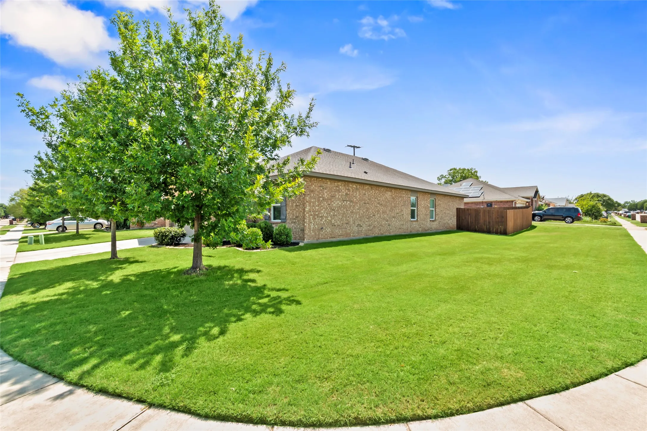 Single Family Residence For Sale in Tarrant County , 500 Swift Current Drive, Crowley, Texas 76036, 4 Bedroom, 2 Bathroom, 2 Garage spaces, 1,940 Sqft, built in 2019, Price $285,000, mls#21355013, Real Estate Agent in Crowley, Homes For Sale in Tarrant county, Homes For Sale in Crowley, Realtor in Crowley Texas, Real Estate Brokerage Independent Realty Texas, Luminita Cordes Realtor
