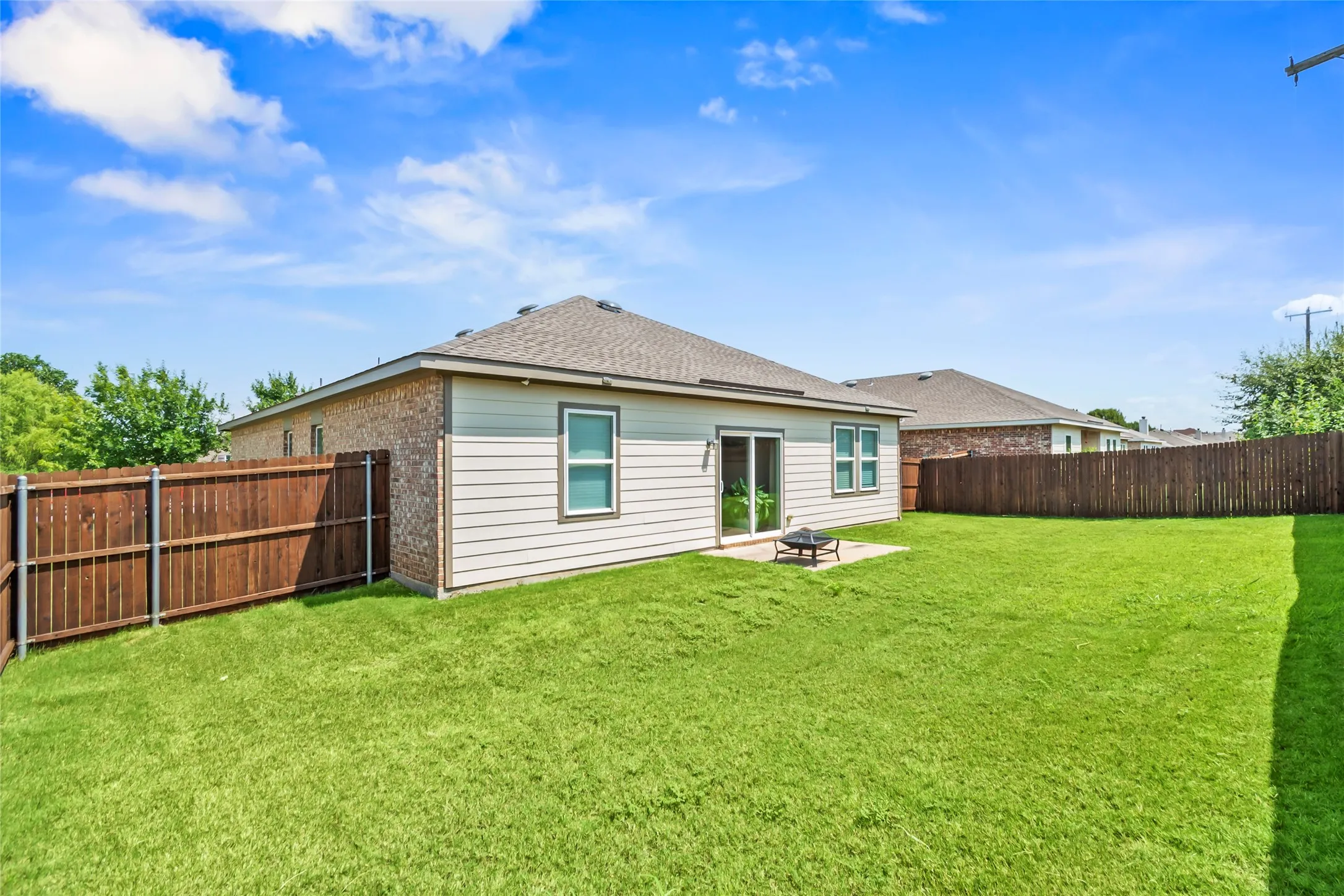 Single Family Residence For Sale in Tarrant County , 500 Swift Current Drive, Crowley, Texas 76036, 4 Bedroom, 2 Bathroom, 2 Garage spaces, 1,940 Sqft, built in 2019, Price $285,000, mls#21355013, Real Estate Agent in Crowley, Homes For Sale in Tarrant county, Homes For Sale in Crowley, Realtor in Crowley Texas, Real Estate Brokerage Independent Realty Texas, Luminita Cordes Realtor