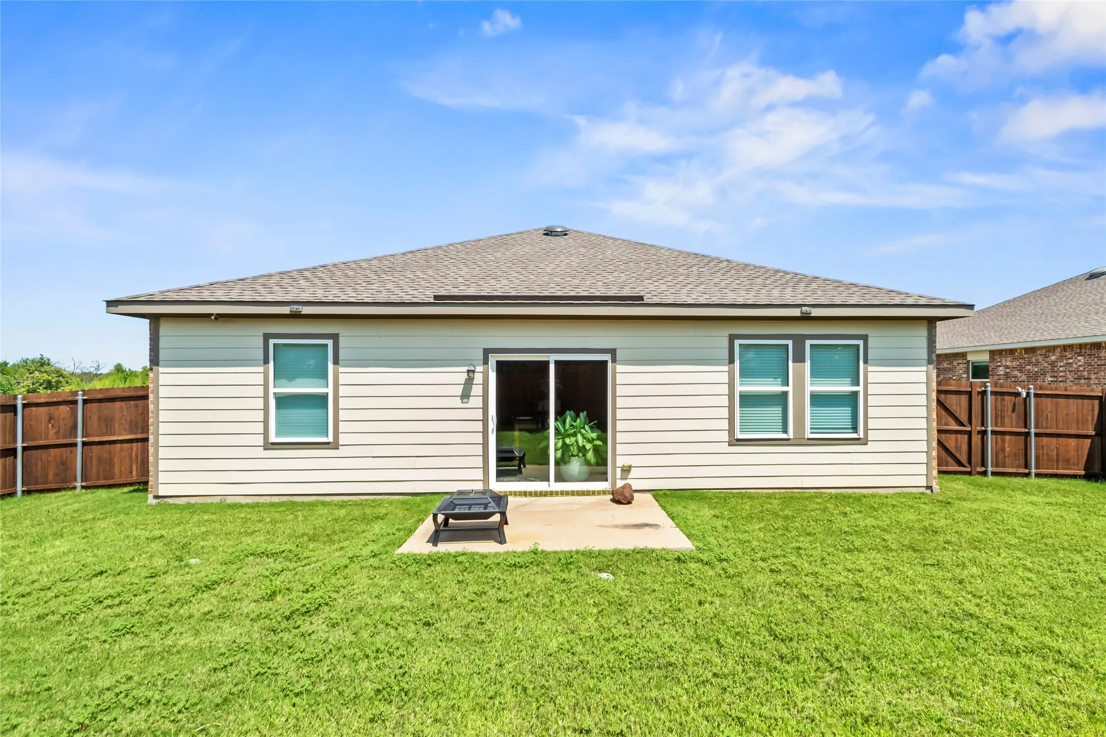 Single Family Residence For Sale in Tarrant County , 500 Swift Current Drive, Crowley, Texas 76036, 4 Bedroom, 2 Bathroom, 2 Garage spaces, 1,940 Sqft, built in 2019, Price $285,000, mls#21355013, Real Estate Agent in Crowley, Homes For Sale in Tarrant county, Homes For Sale in Crowley, Realtor in Crowley Texas, Real Estate Brokerage Independent Realty Texas, Luminita Cordes Realtor