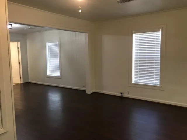 Entry area into living and kitchen/dining