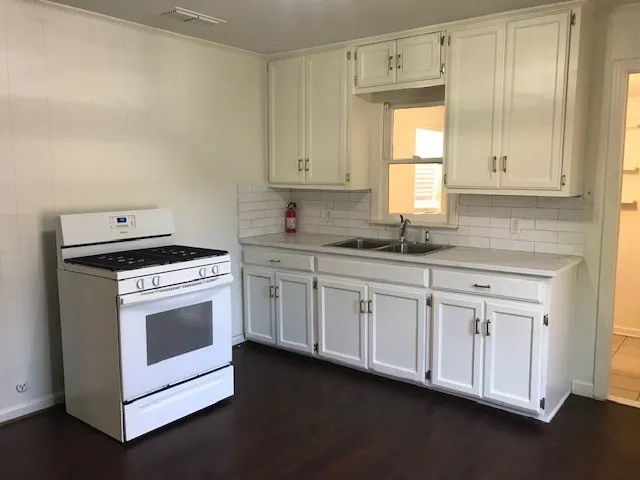 Single Family Residence For Sale in Collin County , 204 S Church Street, Prosper, Texas 75078, 2 Bedroom, 1 Bathroom, Garage spaces, 1,274 Sqft, built in 1961, Price $350,000, mls#21357419, Real Estate Agent in Prosper, Homes For Sale in Collin county, Homes For Sale in Prosper, Realtor in Prosper Texas, Real Estate Brokerage Independent Realty Texas, Luminita Cordes Realtor