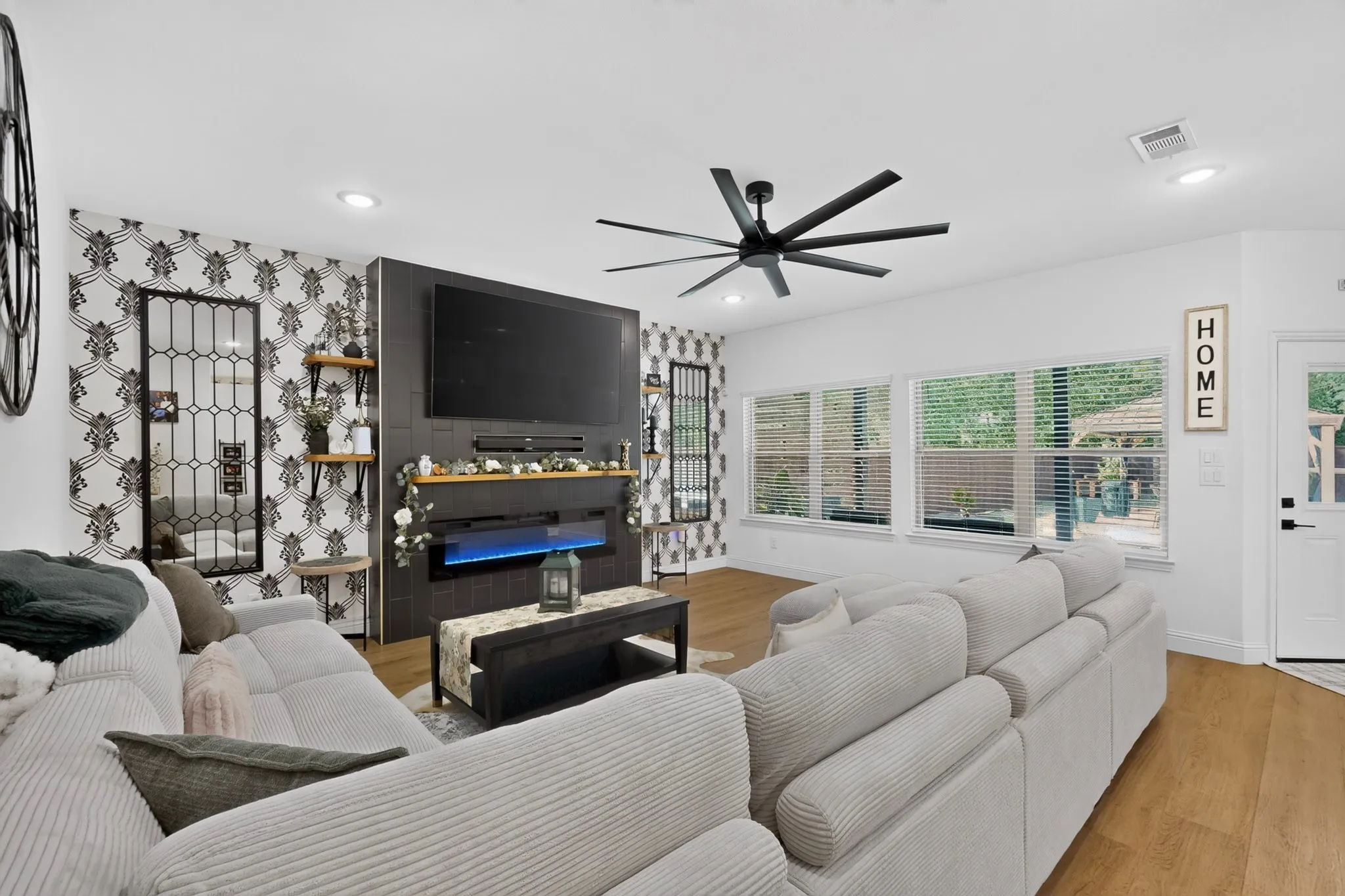 Single Family Residence For Sale in Ellis County , 215 1/2 Aldridge Street, Waxahachie, Texas 75165, 3 Bedroom, 2 Bathroom, 2 Garage spaces, 1,697 Sqft, built in 2022, mls#21356562, Real Estate Agent in Waxahachie, Homes For Sale in Ellis county, Homes For Sale in Waxahachie, Realtor in Waxahachie Texas, Real Estate Brokerage Independent Realty Texas, Luminita Cordes Realtor