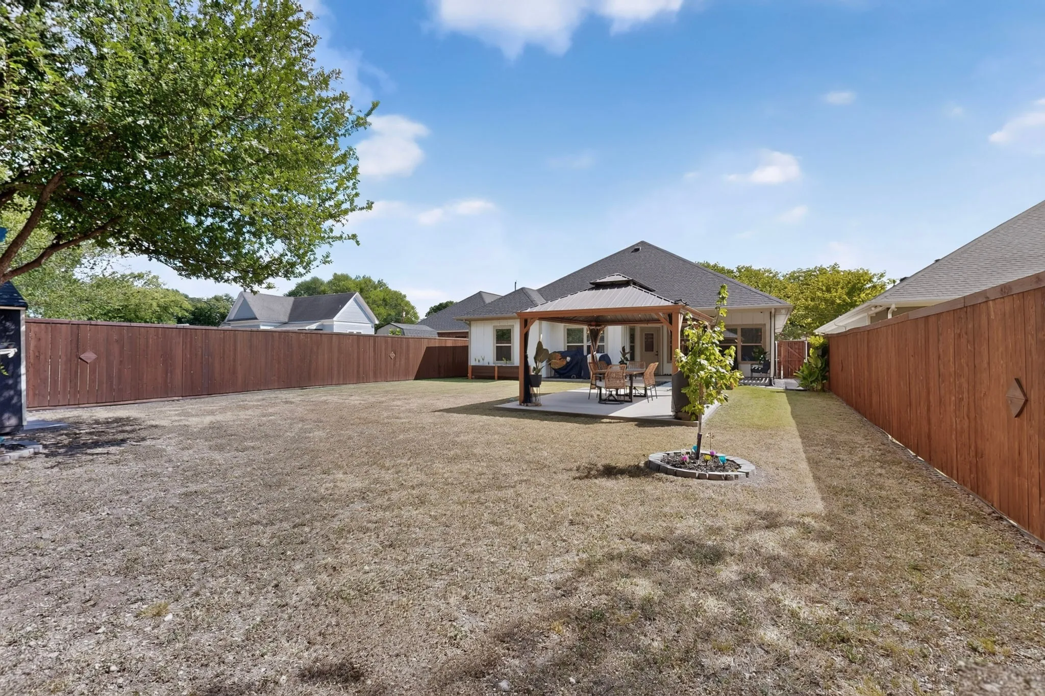 Single Family Residence For Sale in Ellis County , 215 1/2 Aldridge Street, Waxahachie, Texas 75165, 3 Bedroom, 2 Bathroom, 2 Garage spaces, 1,697 Sqft, built in 2022, mls#21356562, Real Estate Agent in Waxahachie, Homes For Sale in Ellis county, Homes For Sale in Waxahachie, Realtor in Waxahachie Texas, Real Estate Brokerage Independent Realty Texas, Luminita Cordes Realtor