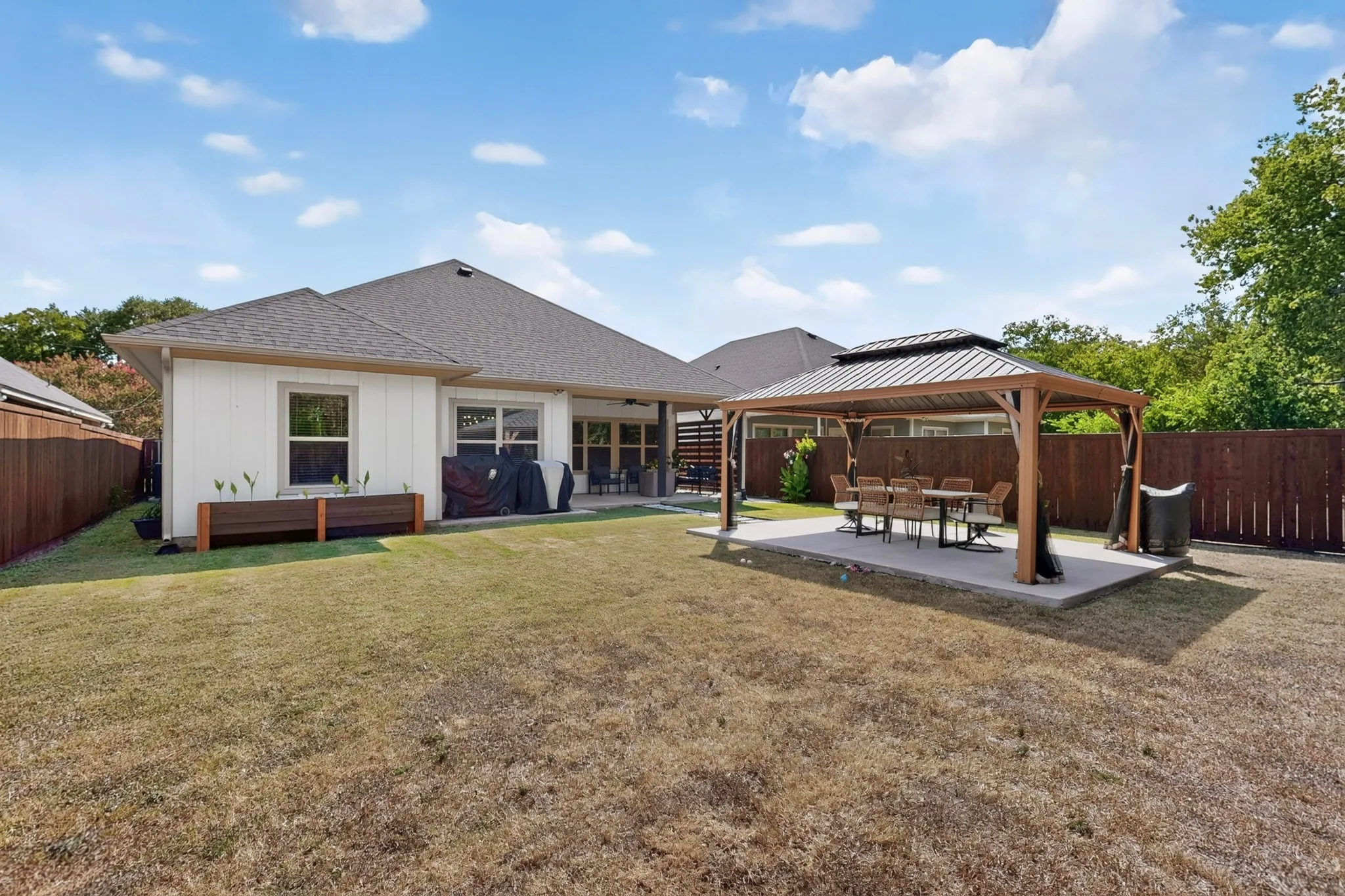 Single Family Residence For Sale in Ellis County , 215 1/2 Aldridge Street, Waxahachie, Texas 75165, 3 Bedroom, 2 Bathroom, 2 Garage spaces, 1,697 Sqft, built in 2022, mls#21356562, Real Estate Agent in Waxahachie, Homes For Sale in Ellis county, Homes For Sale in Waxahachie, Realtor in Waxahachie Texas, Real Estate Brokerage Independent Realty Texas, Luminita Cordes Realtor