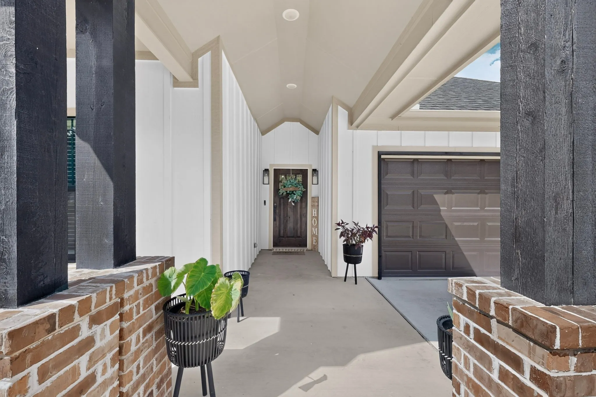 Single Family Residence For Sale in Ellis County , 215 1/2 Aldridge Street, Waxahachie, Texas 75165, 3 Bedroom, 2 Bathroom, 2 Garage spaces, 1,697 Sqft, built in 2022, mls#21356562, Real Estate Agent in Waxahachie, Homes For Sale in Ellis county, Homes For Sale in Waxahachie, Realtor in Waxahachie Texas, Real Estate Brokerage Independent Realty Texas, Luminita Cordes Realtor