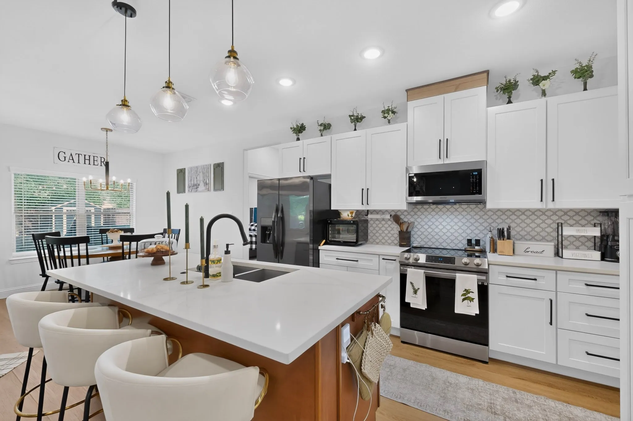 Single Family Residence For Sale in Ellis County , 215 1/2 Aldridge Street, Waxahachie, Texas 75165, 3 Bedroom, 2 Bathroom, 2 Garage spaces, 1,697 Sqft, built in 2022, mls#21356562, Real Estate Agent in Waxahachie, Homes For Sale in Ellis county, Homes For Sale in Waxahachie, Realtor in Waxahachie Texas, Real Estate Brokerage Independent Realty Texas, Luminita Cordes Realtor