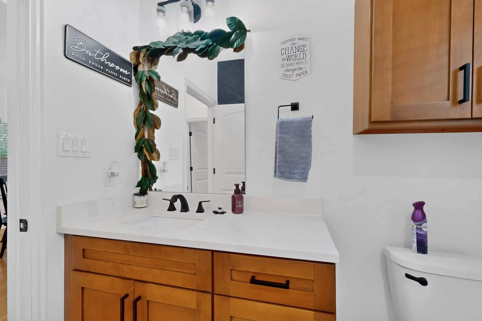 Single Family Residence For Sale in Ellis County , 215 1/2 Aldridge Street, Waxahachie, Texas 75165, 3 Bedroom, 2 Bathroom, 2 Garage spaces, 1,697 Sqft, built in 2022, mls#21356562, Real Estate Agent in Waxahachie, Homes For Sale in Ellis county, Homes For Sale in Waxahachie, Realtor in Waxahachie Texas, Real Estate Brokerage Independent Realty Texas, Luminita Cordes Realtor