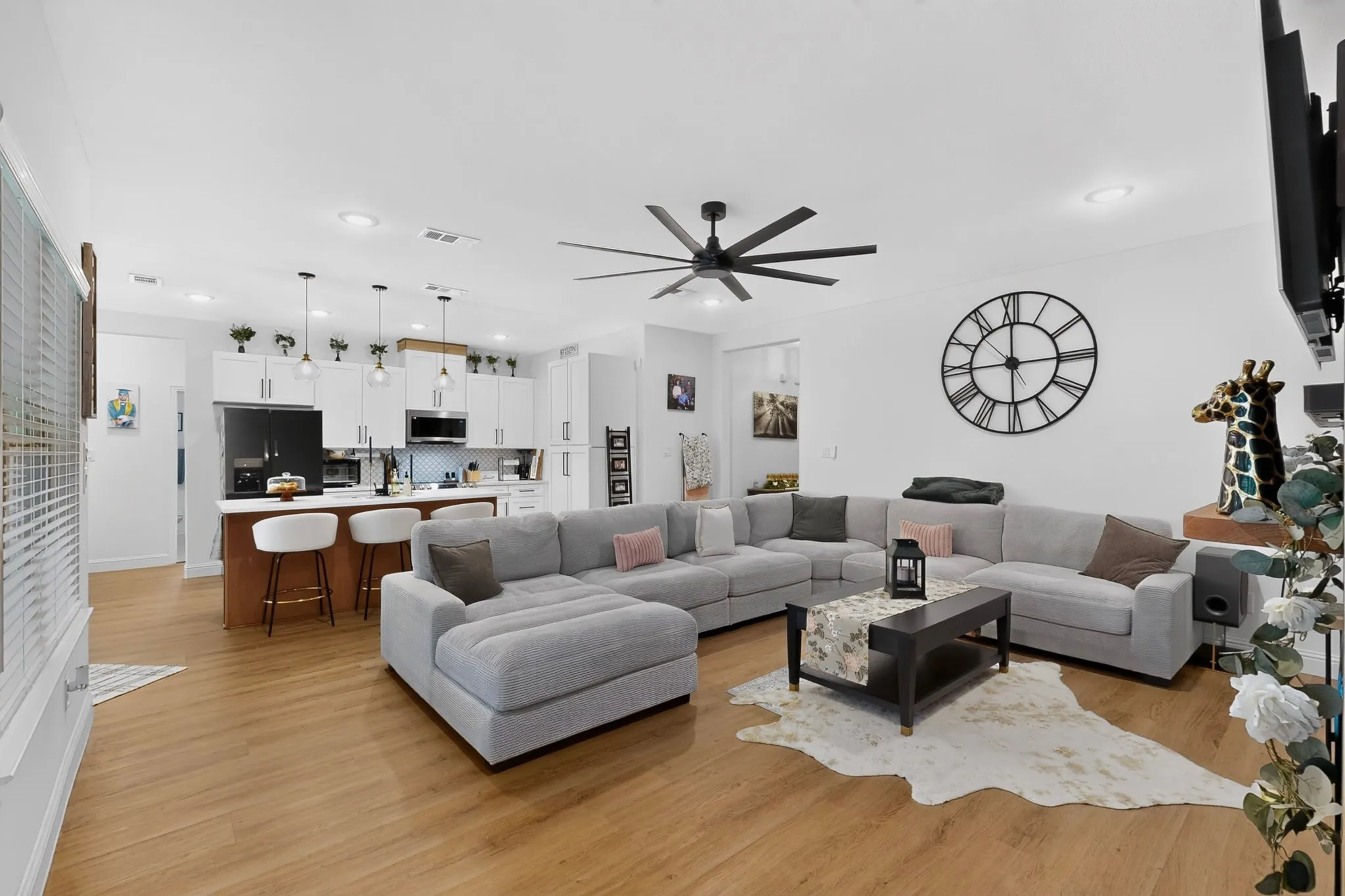Single Family Residence For Sale in Ellis County , 215 1/2 Aldridge Street, Waxahachie, Texas 75165, 3 Bedroom, 2 Bathroom, 2 Garage spaces, 1,697 Sqft, built in 2022, mls#21356562, Real Estate Agent in Waxahachie, Homes For Sale in Ellis county, Homes For Sale in Waxahachie, Realtor in Waxahachie Texas, Real Estate Brokerage Independent Realty Texas, Luminita Cordes Realtor