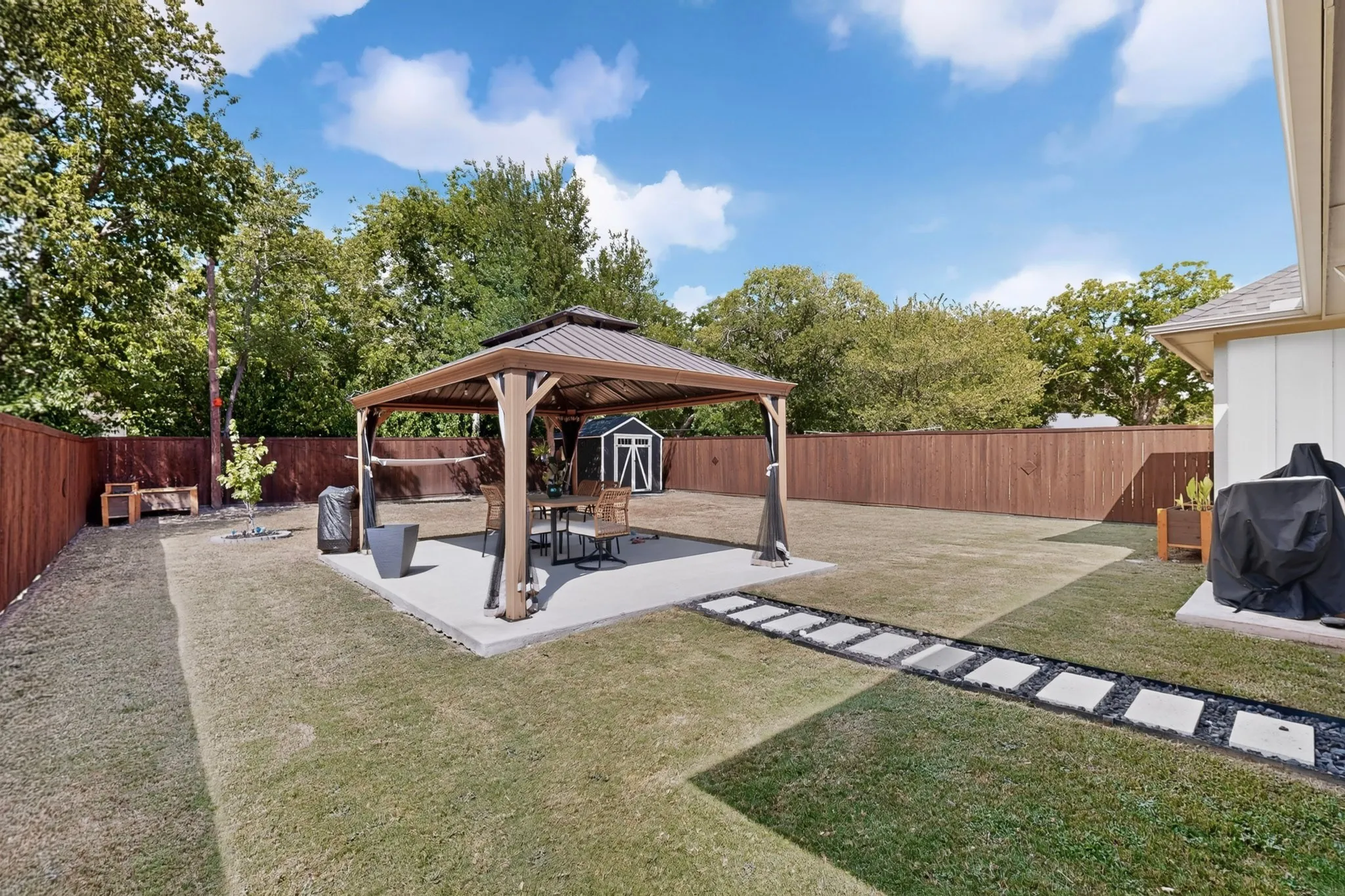 Single Family Residence For Sale in Ellis County , 215 1/2 Aldridge Street, Waxahachie, Texas 75165, 3 Bedroom, 2 Bathroom, 2 Garage spaces, 1,697 Sqft, built in 2022, mls#21356562, Real Estate Agent in Waxahachie, Homes For Sale in Ellis county, Homes For Sale in Waxahachie, Realtor in Waxahachie Texas, Real Estate Brokerage Independent Realty Texas, Luminita Cordes Realtor