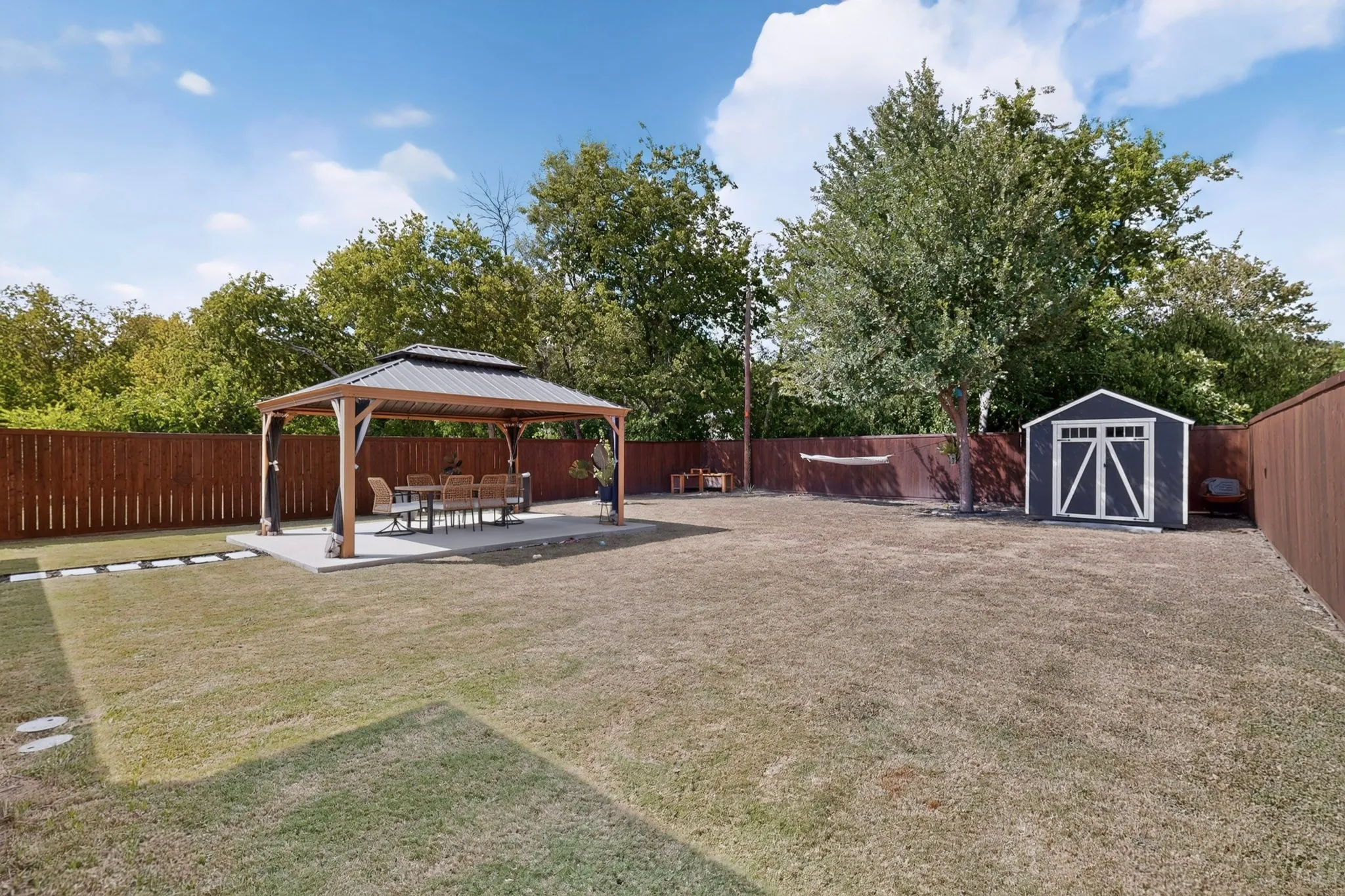 Single Family Residence For Sale in Ellis County , 215 1/2 Aldridge Street, Waxahachie, Texas 75165, 3 Bedroom, 2 Bathroom, 2 Garage spaces, 1,697 Sqft, built in 2022, mls#21356562, Real Estate Agent in Waxahachie, Homes For Sale in Ellis county, Homes For Sale in Waxahachie, Realtor in Waxahachie Texas, Real Estate Brokerage Independent Realty Texas, Luminita Cordes Realtor
