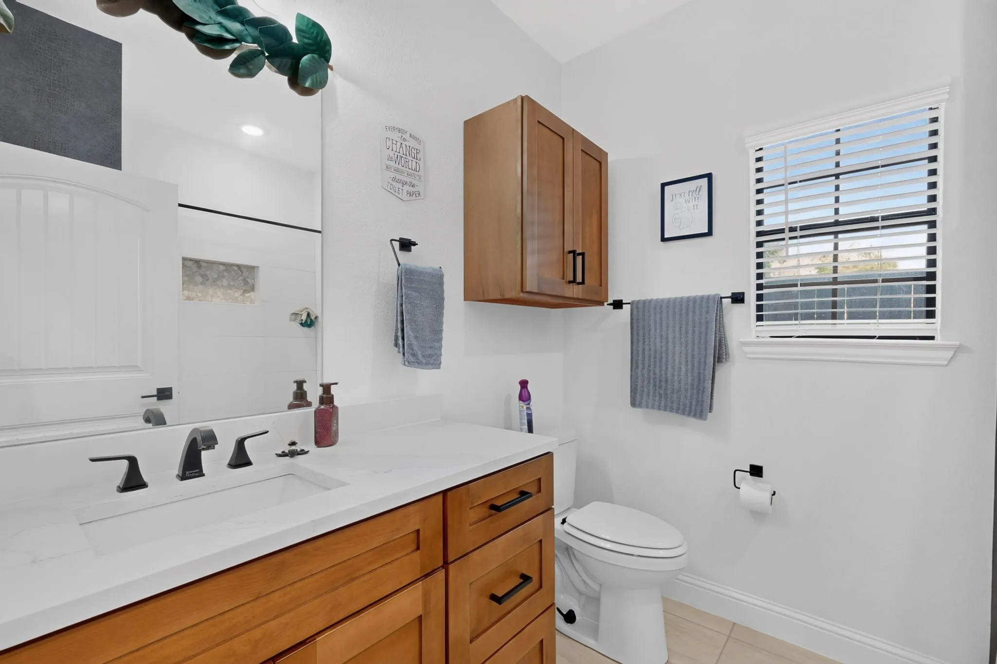 Single Family Residence For Sale in Ellis County , 215 1/2 Aldridge Street, Waxahachie, Texas 75165, 3 Bedroom, 2 Bathroom, 2 Garage spaces, 1,697 Sqft, built in 2022, mls#21356562, Real Estate Agent in Waxahachie, Homes For Sale in Ellis county, Homes For Sale in Waxahachie, Realtor in Waxahachie Texas, Real Estate Brokerage Independent Realty Texas, Luminita Cordes Realtor