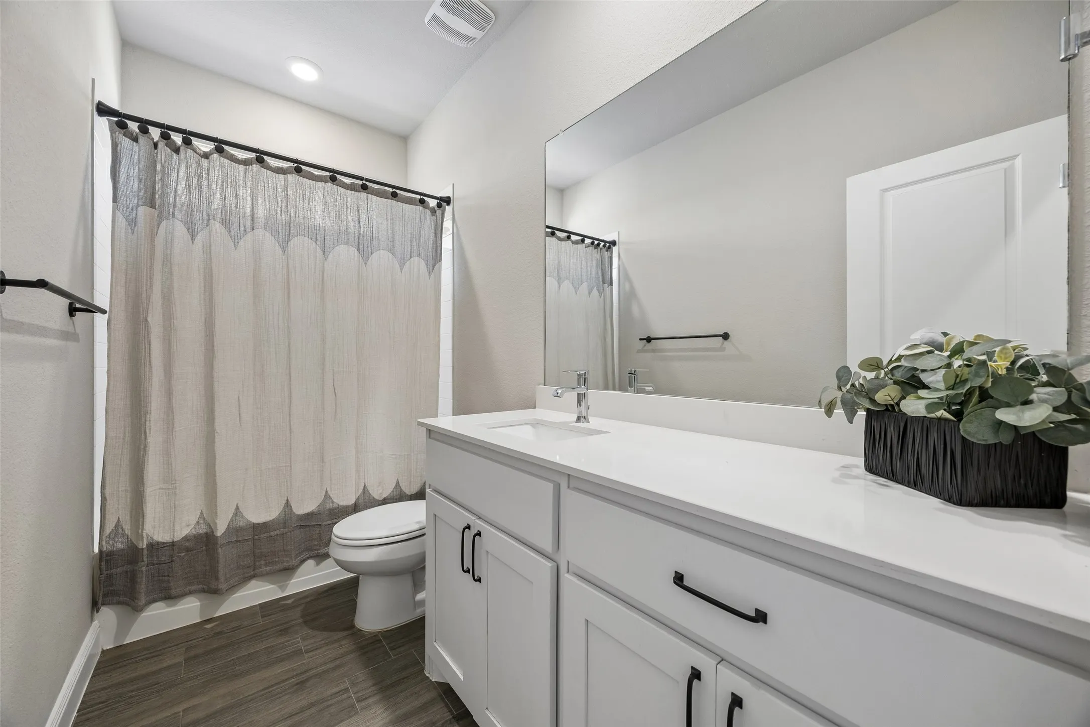 Single Family Residence For Sale in Denton County , 601 Hogan Drive, Denton, Texas 76210, 4 Bedroom, 2 Bathroom, 2 Garage spaces, 2,013 Sqft, built in 2022, mls#21355863, Real Estate Agent in Denton, Homes For Sale in Denton county, Homes For Sale in Denton, Realtor in Denton Texas, Real Estate Brokerage Independent Realty Texas, Luminita Cordes Realtor