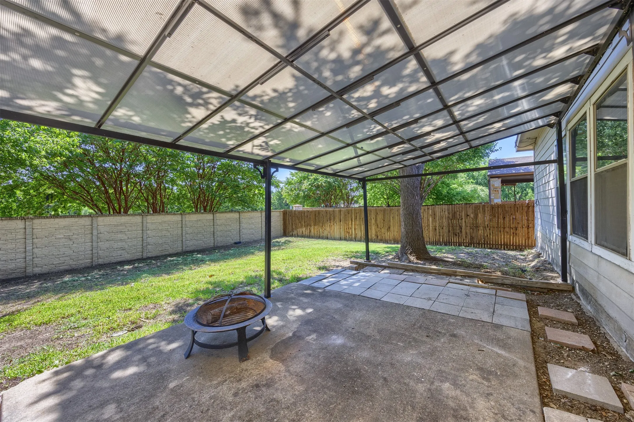 Single Family Residence For Sale in Collin County , 1100 Chesterfield Drive, Mc Kinney, Texas 75071, 3 Bedroom, 3 Bathroom, 2 Garage spaces, 2,176 Sqft, built in 2003, mls#21352676, Real Estate Agent in Mc Kinney, Homes For Sale in Collin county, Homes For Sale in Mc Kinney, Realtor in Mc Kinney Texas, Real Estate Brokerage Independent Realty Texas, Luminita Cordes Realtor