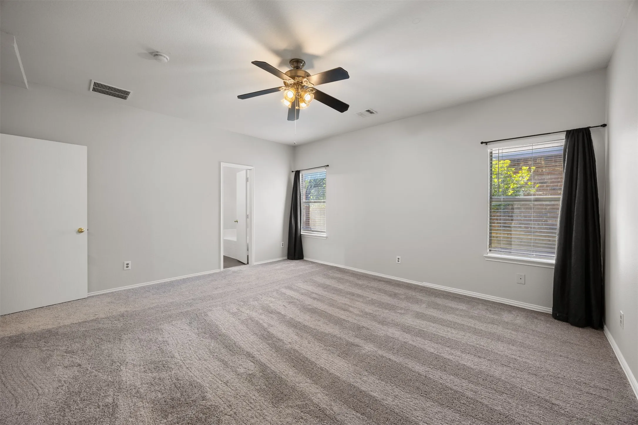 Single Family Residence For Sale in Collin County , 1100 Chesterfield Drive, Mc Kinney, Texas 75071, 3 Bedroom, 3 Bathroom, 2 Garage spaces, 2,176 Sqft, built in 2003, mls#21352676, Real Estate Agent in Mc Kinney, Homes For Sale in Collin county, Homes For Sale in Mc Kinney, Realtor in Mc Kinney Texas, Real Estate Brokerage Independent Realty Texas, Luminita Cordes Realtor